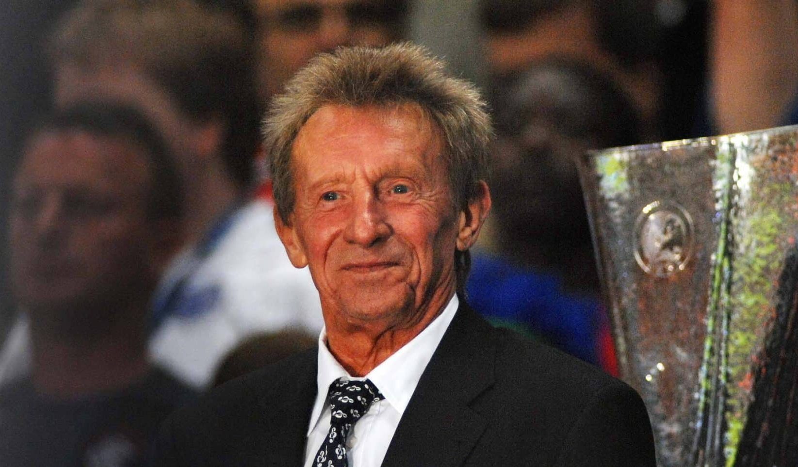 Morre Denis Law, lenda escocesa do Manchester United, aos 84 anos