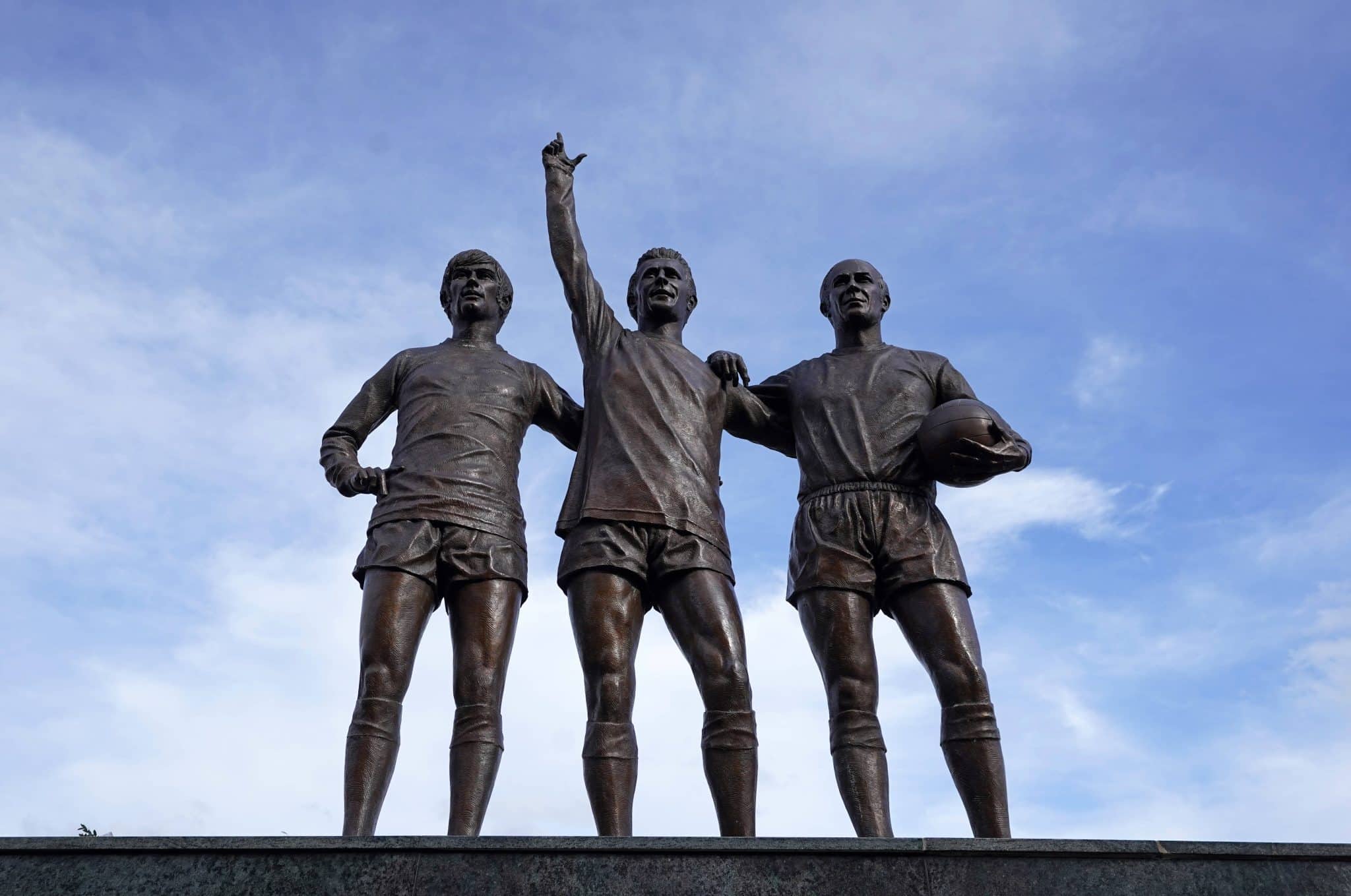 Denis Law formou trio de ouro no Manchester United com Bobby Charlton e George Best