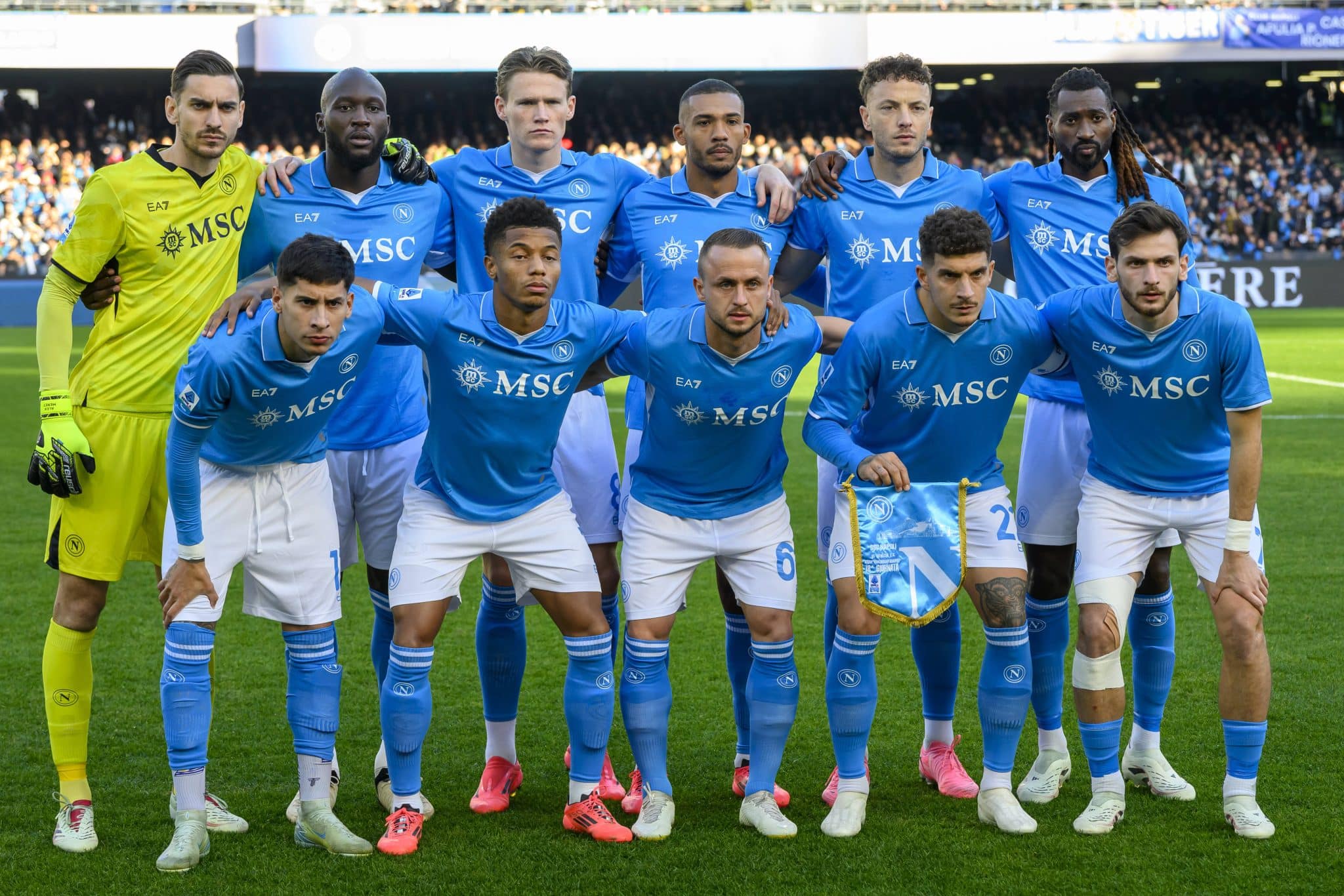Substituto de Salah? Liverpool entra na corrida com Chelsea e PSG por atacante do Napoli