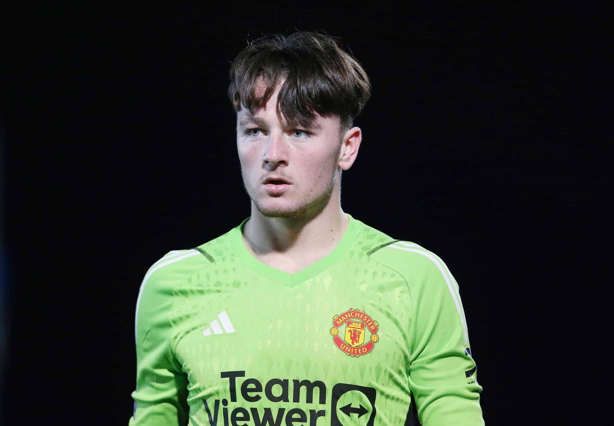 Manchester United pode dar chance a goleiro que custou 100 vezes menos que Onana