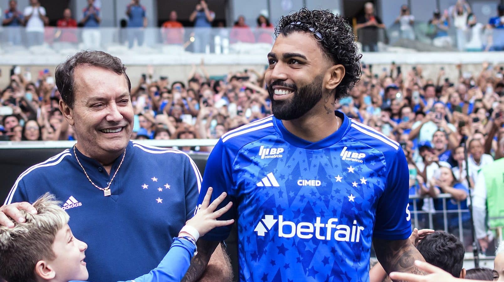 Mais de 200 milh&otilde;es de visualiza&ccedil;&otilde;es e quase 70 mil seguidores: o impacto de Gabigol nas redes do Cruzeiro