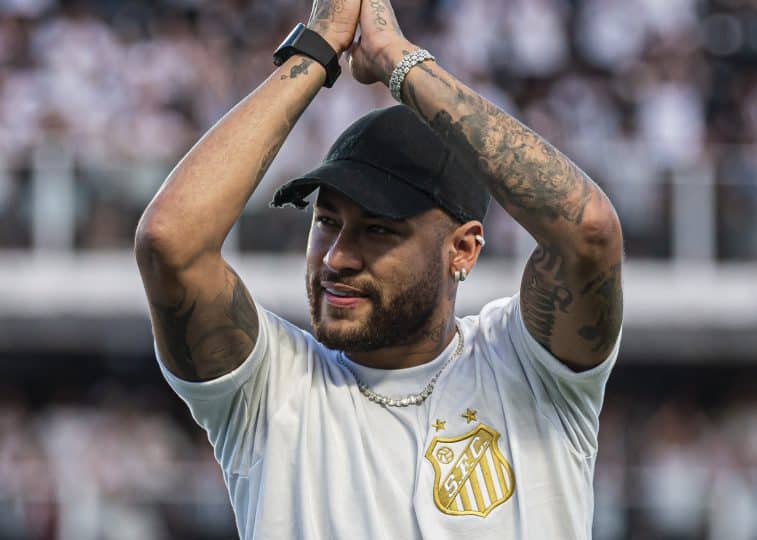 NeyDay: Neymar chega ao Brasil, movimenta redes e explode ansiedade da torcida do Santos
