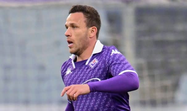 A pedido de Neymar, Santos tenta Arthur, mas sal&aacute;rio e Juventus s&atilde;o obst&aacute;culos