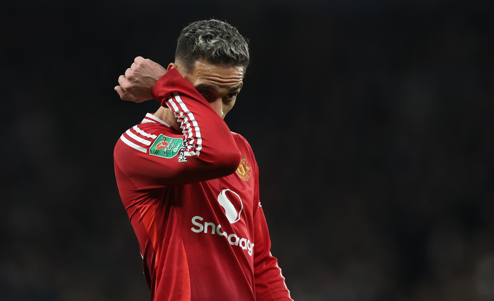 &lsquo;Inacredit&aacute;vel&rsquo;: Antony perde gol feito e &eacute; salvo por show de promessa do Manchester United