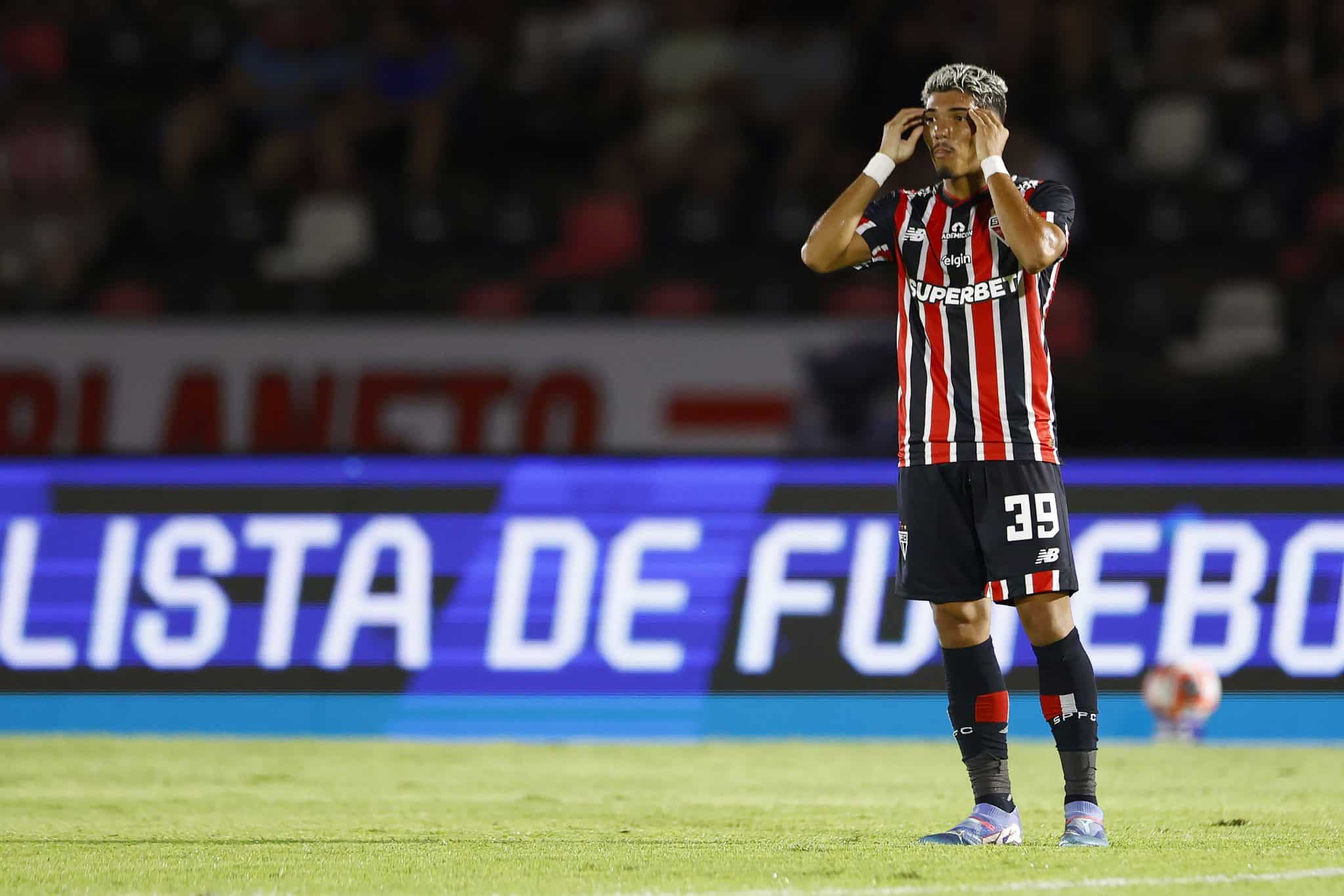 William Gomes, em a&ccedil;&atilde;o pelo S&atilde;o Paulo