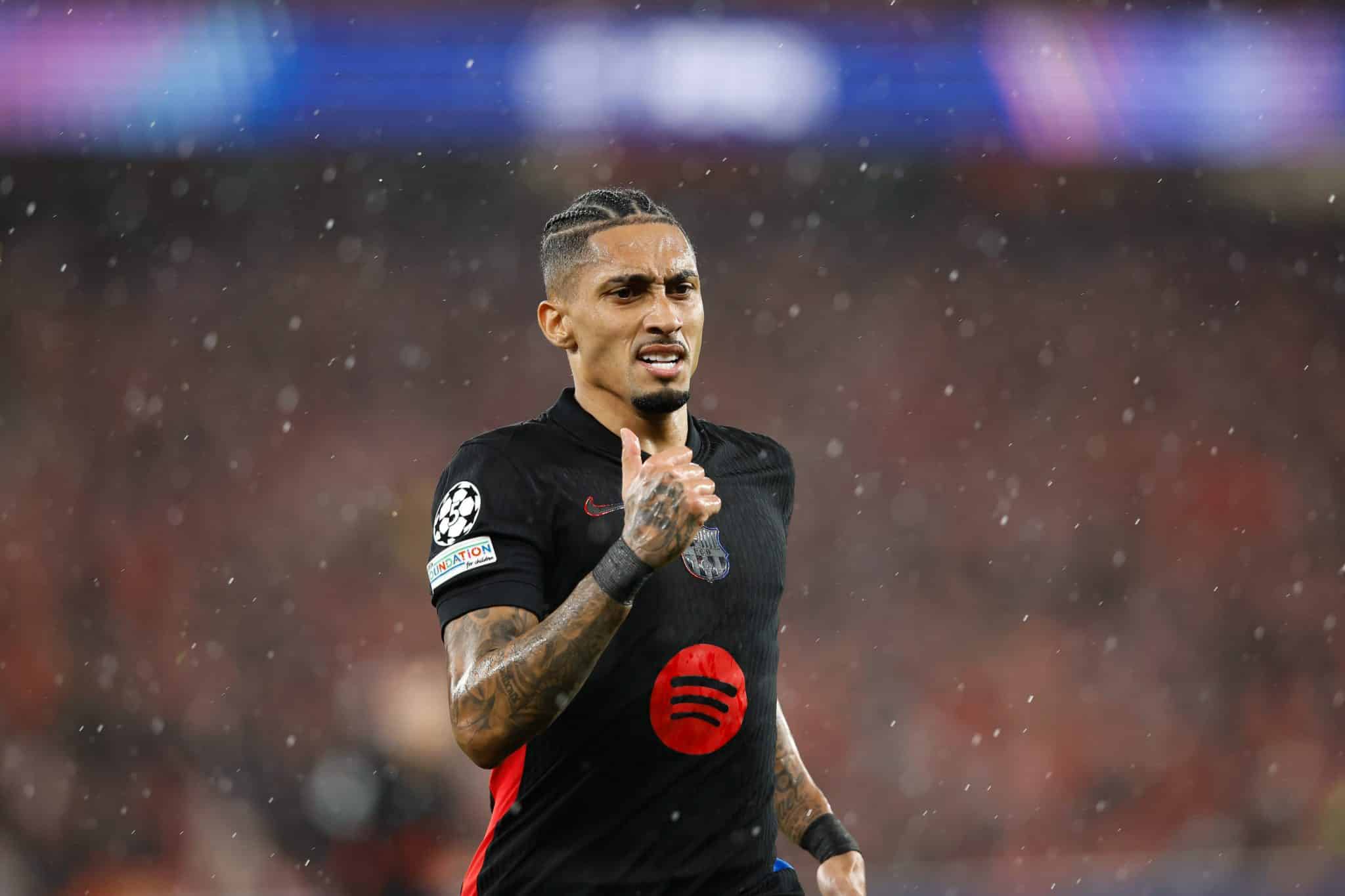 Com gols surreais de Raphinha, Barcelona consegue milagre contra o Benfica na Champions