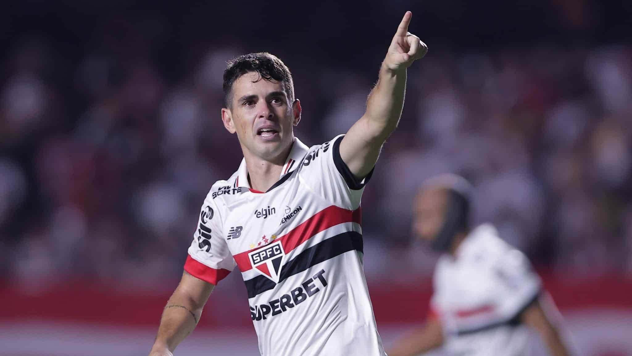 Made in Cotia: Lucas e Oscar assinam fim de semana perfeito do S&atilde;o Paulo sobre Corinthians