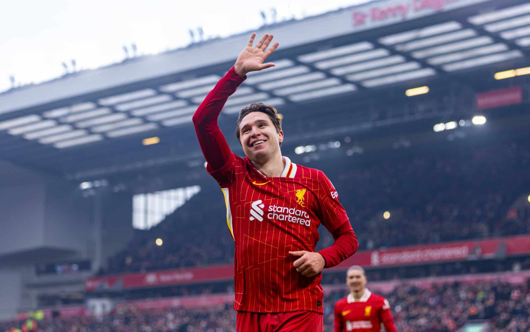 Chiesa desencanta e mostra servi&ccedil;o a Arne Slot em boa vit&oacute;ria do Liverpool na Copa da Inglaterra
