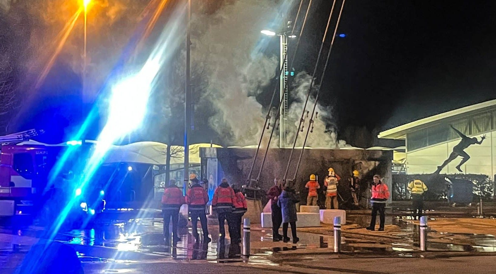A&ccedil;&atilde;o r&aacute;pida dos bombeiros possibilitou controle das chamas nos arredores do est&aacute;dio do Manchester City