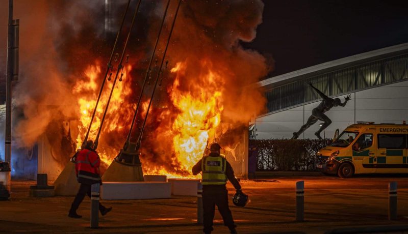 Incêndio em estádio do Manchester City impede apresentação de Vitor Reis