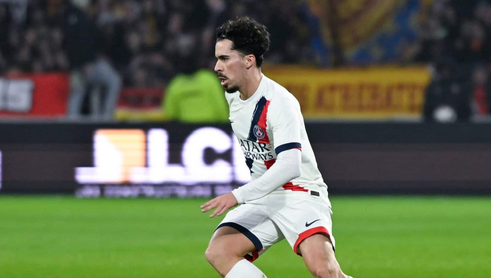 Vitinha acredita que o PSG melhorou em termos coletivos ap&oacute;s a sa&iacute;da de Mbapp&eacute;