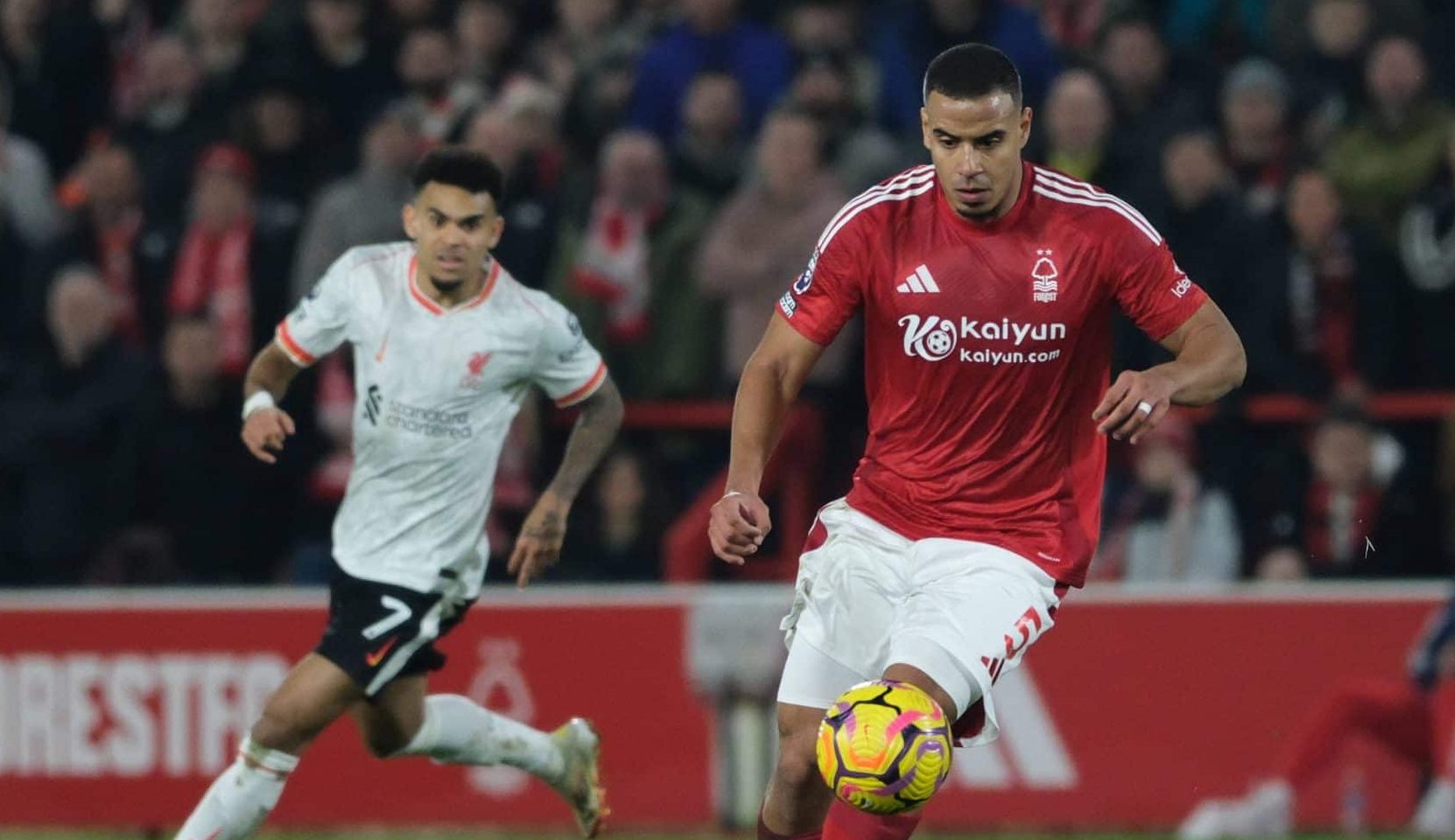 Murillo teve atua&ccedil;&atilde;o de gala contra o Liverpool e bateu recorde defensivo no empate por 1 a 1