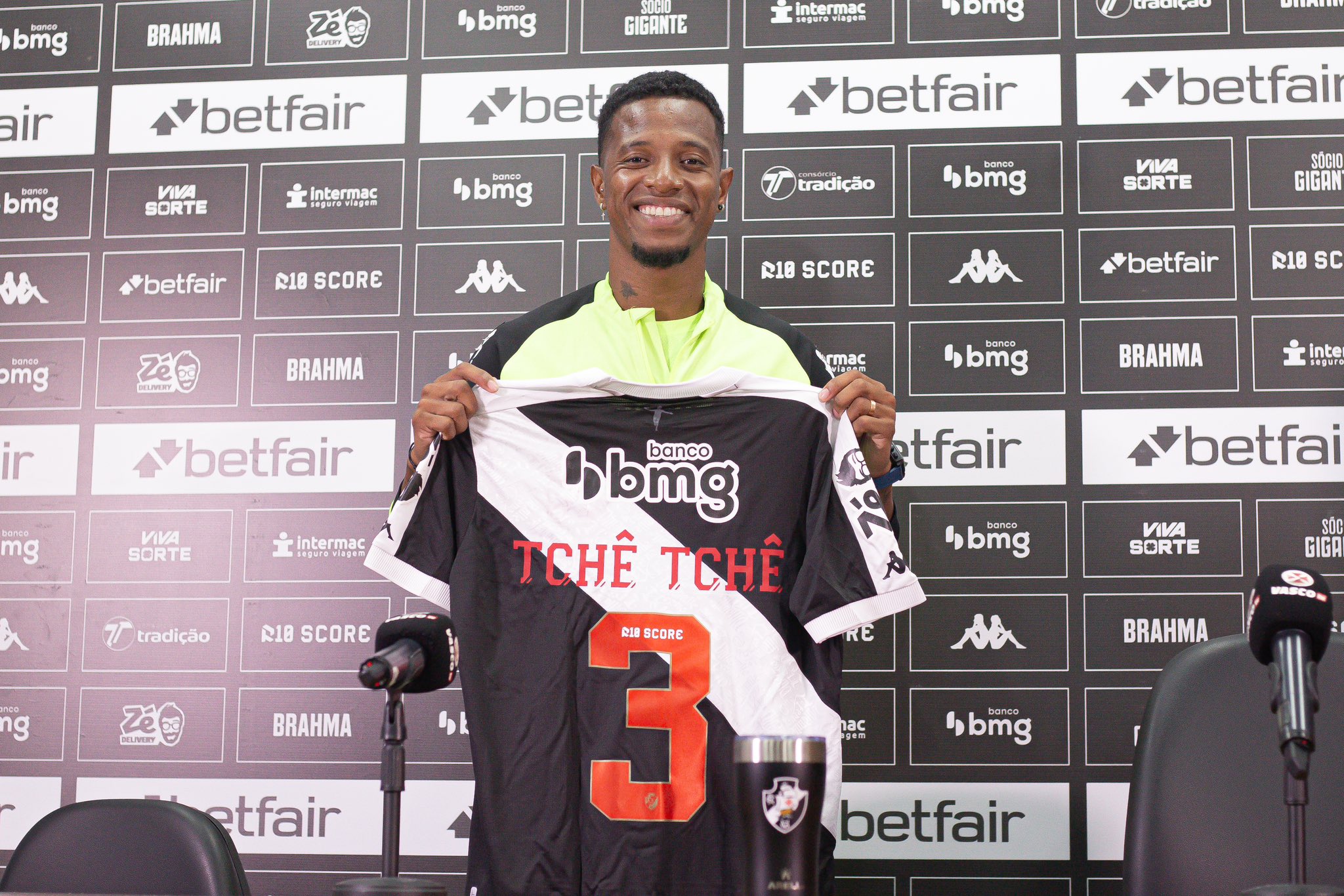 Tch&ecirc; Tch&ecirc; vai usar a camisa n&uacute;mero 3 no Vasco (Foto: Matheus Lima/Vasco)
