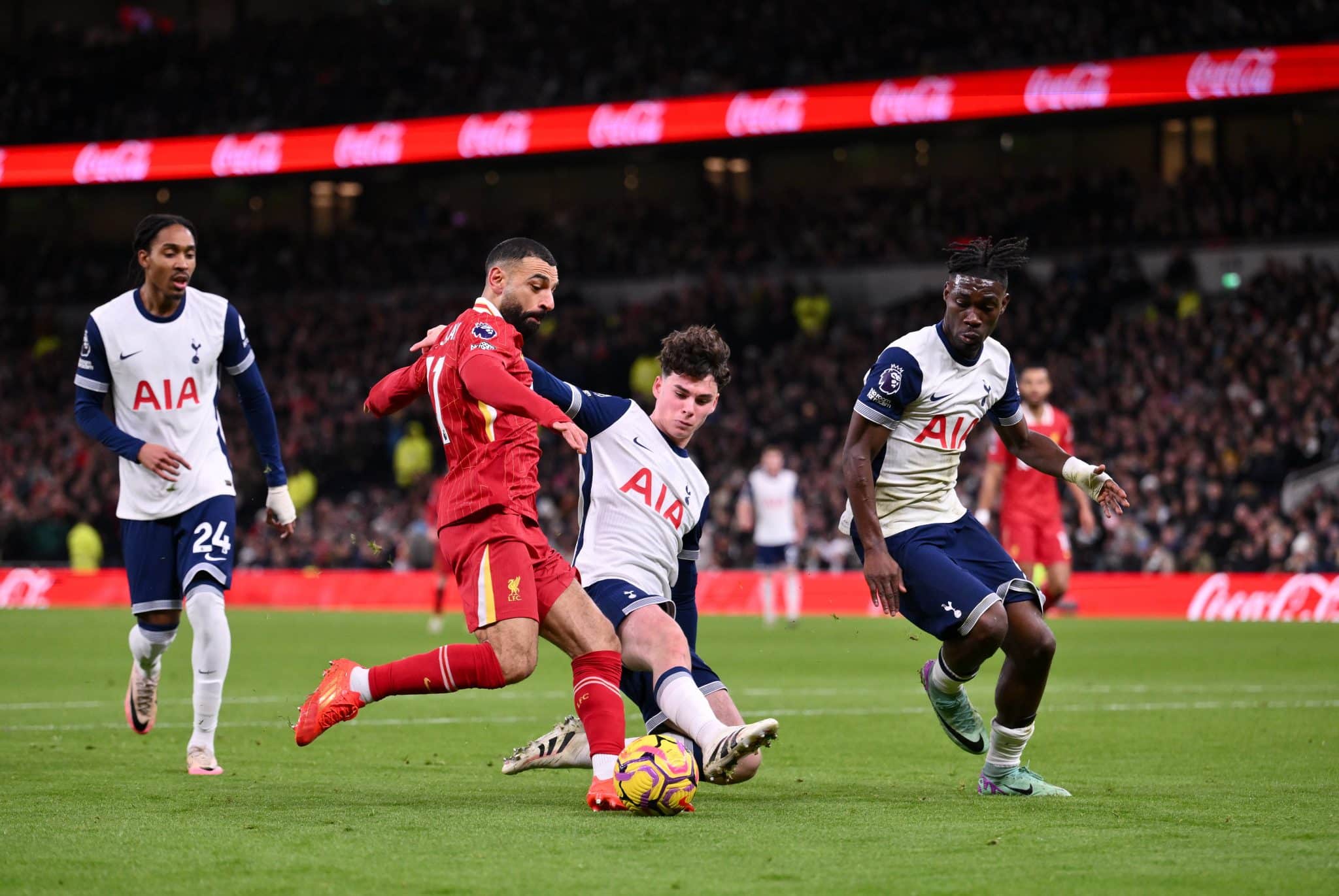 Postecoglou ter&aacute; &uacute;ltima chance no comando do Tottenham em confronto decisivo diante do Liverpool na semifinal da Copa da Liga Inglesa