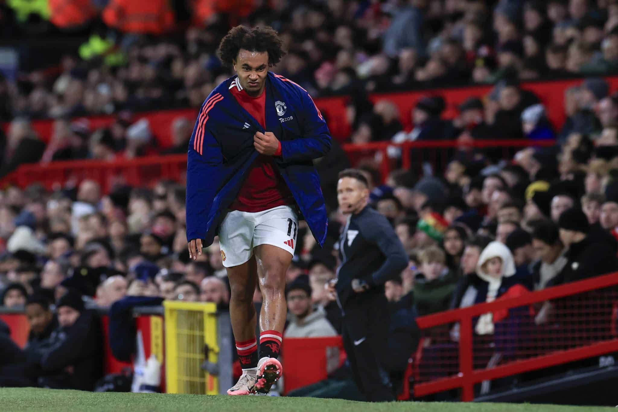 Zirkzee saiu de campo ap&oacute;s 33 minutos durante a derrota do United para o Newcastle na &uacute;ltima rodada da Premier League