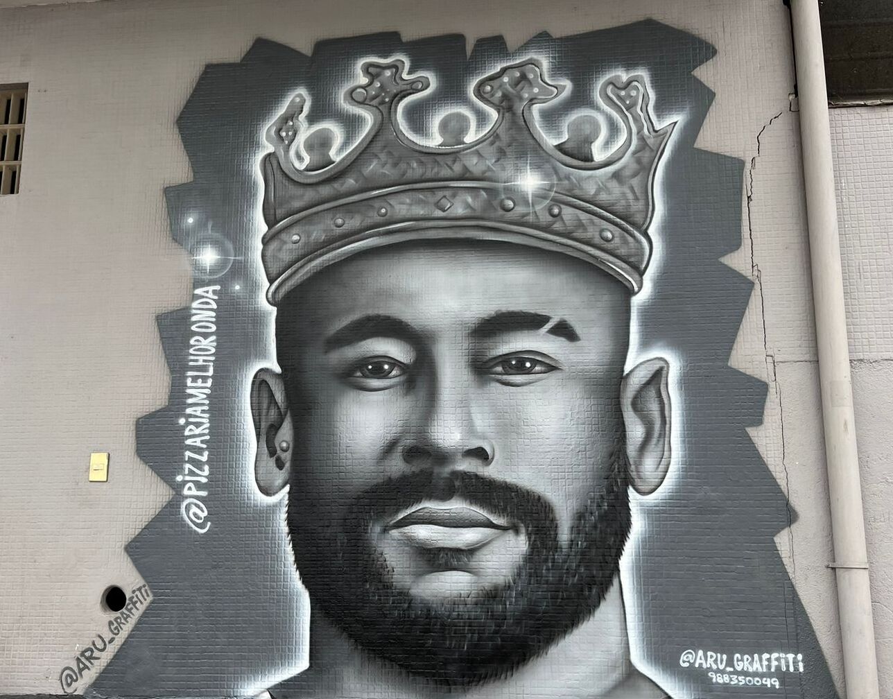 Neymar no muro perto da Vila