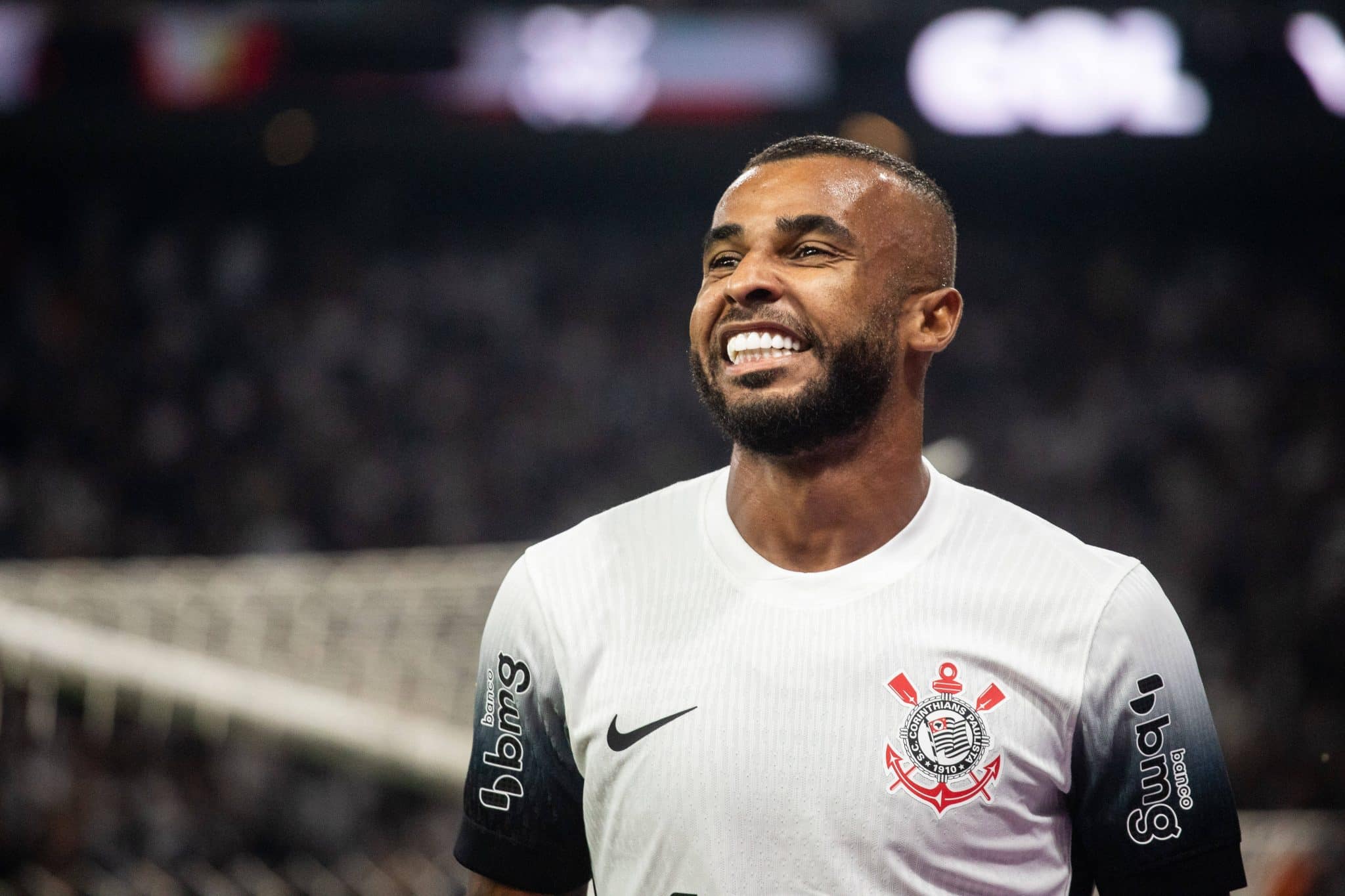 Alex Santana comemora gol pelo Corinthians