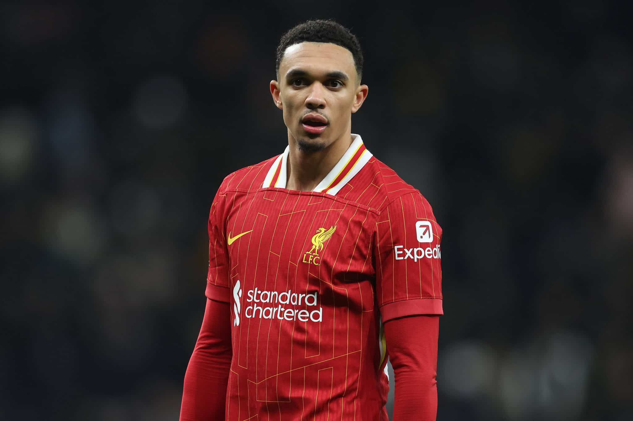 Alexander-Arnold em a&ccedil;&atilde;o pelo Liverpool (Foto: Imago)