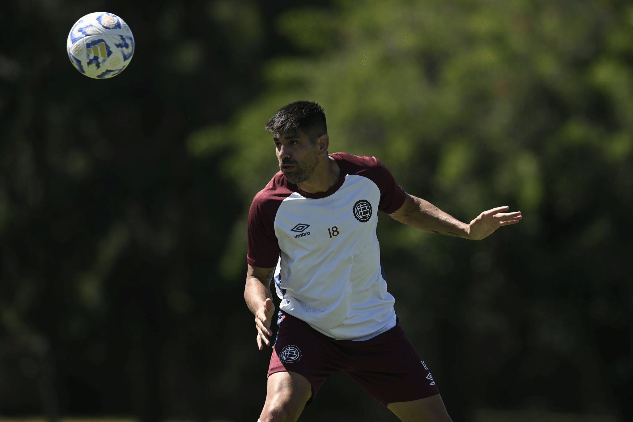 Leandro D&iacute;az durante treinamento do Lan&uacute;s