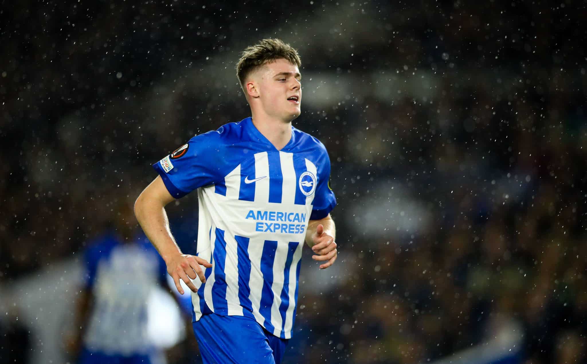 Evan Ferguson em a&ccedil;&atilde;o pelo Brighton 