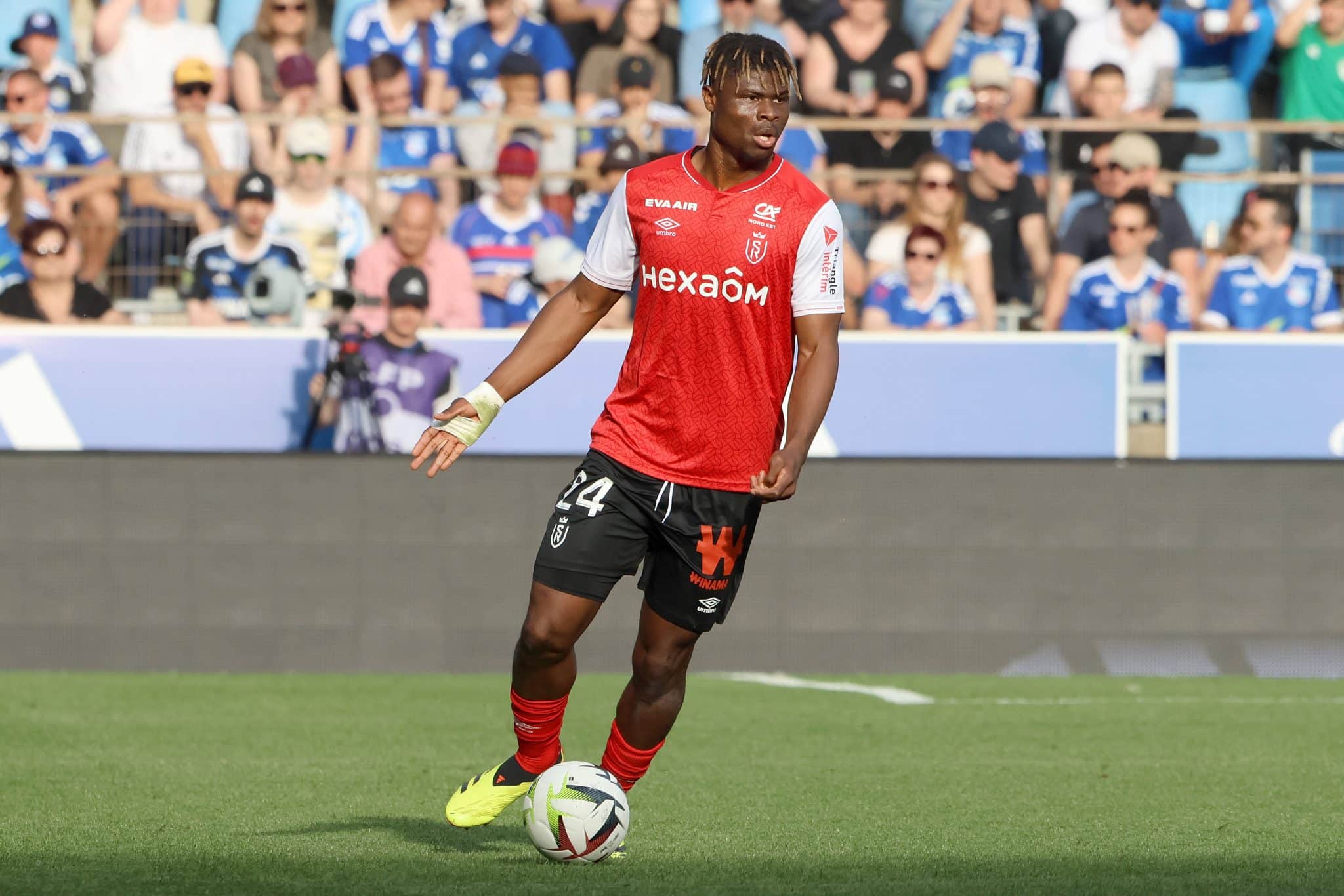 Emmanuel Agbadou em a&ccedil;&atilde;o pelo Reims 