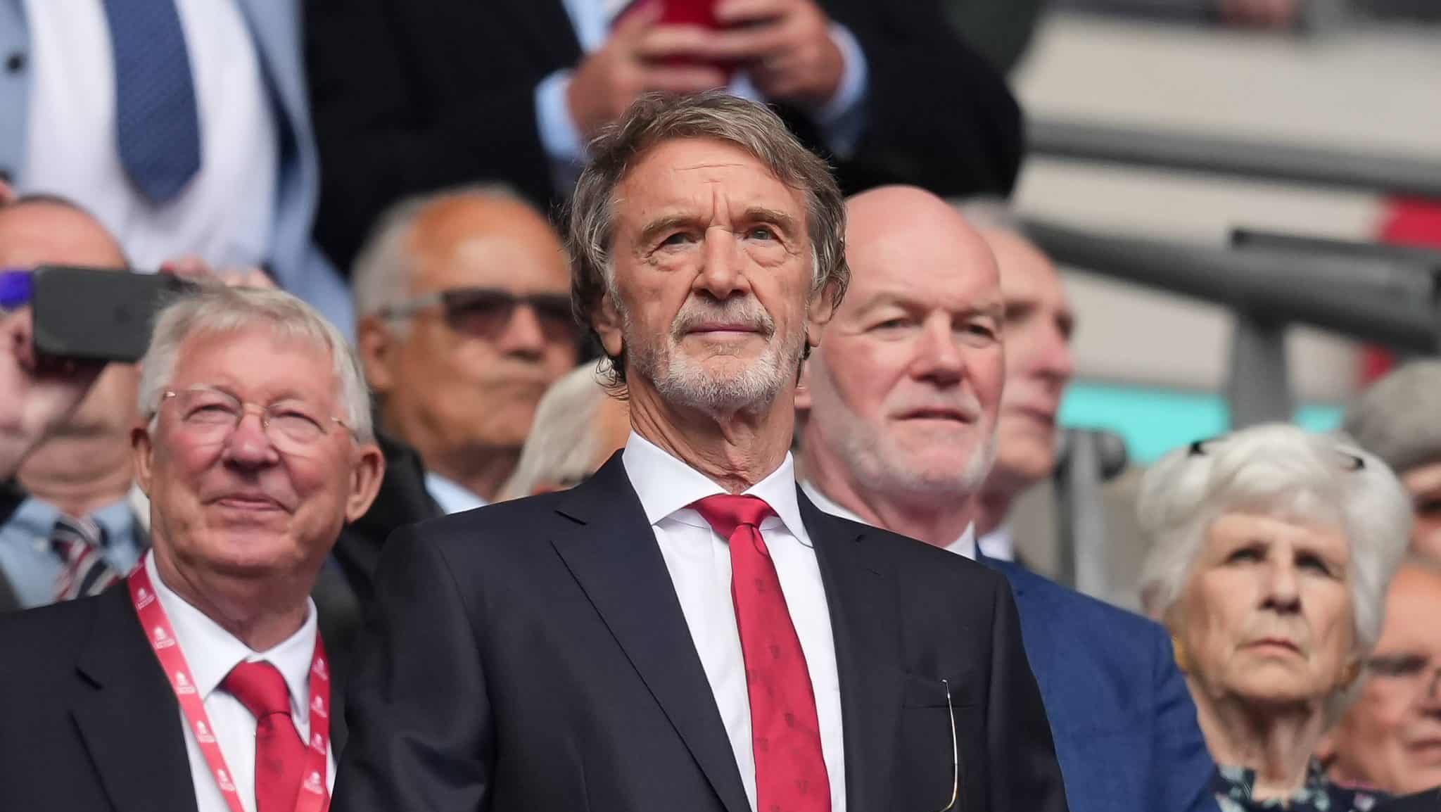 Manchester United estuda medida inusitada no meio da temporada para aliviar finan&ccedil;as