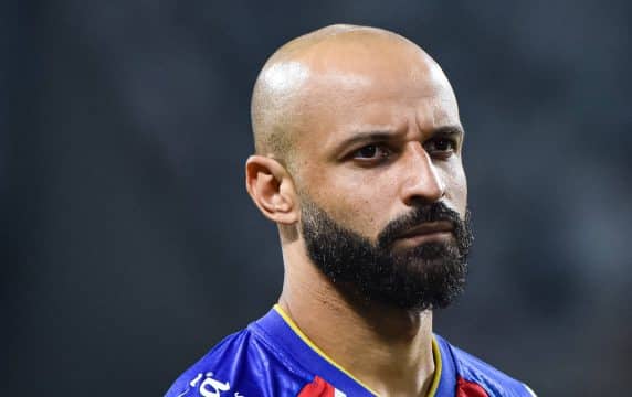 Acertado com o Santos, Thaciano chega ao CT Rei Pel&eacute; e &eacute; elogiado por Caixinha