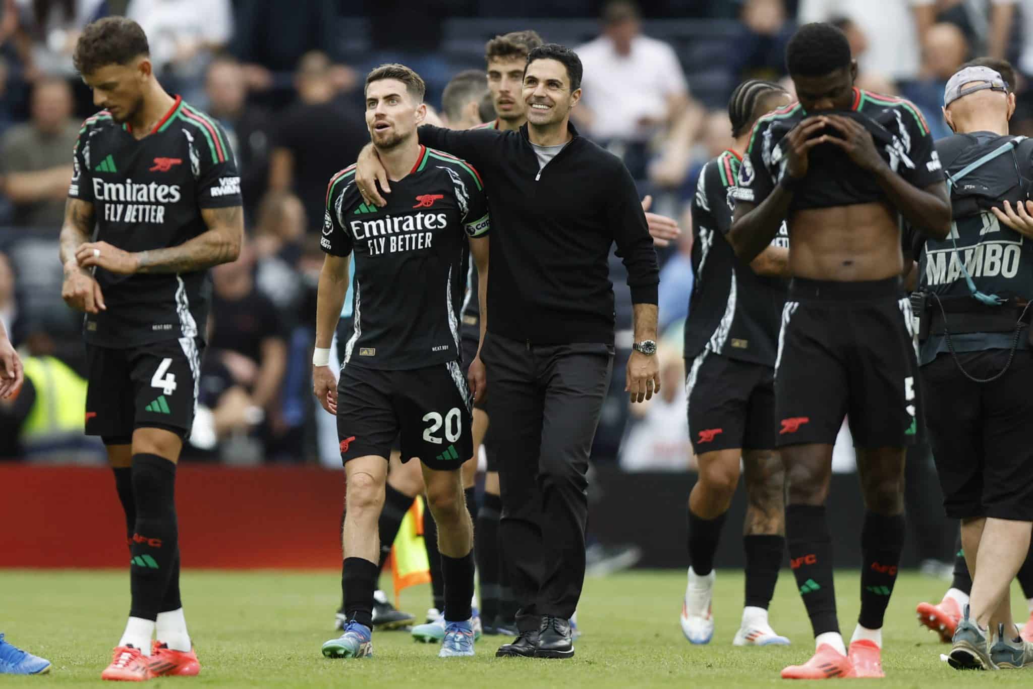 Jorginho e Arteta ap&oacute;s jogo do Arsenal