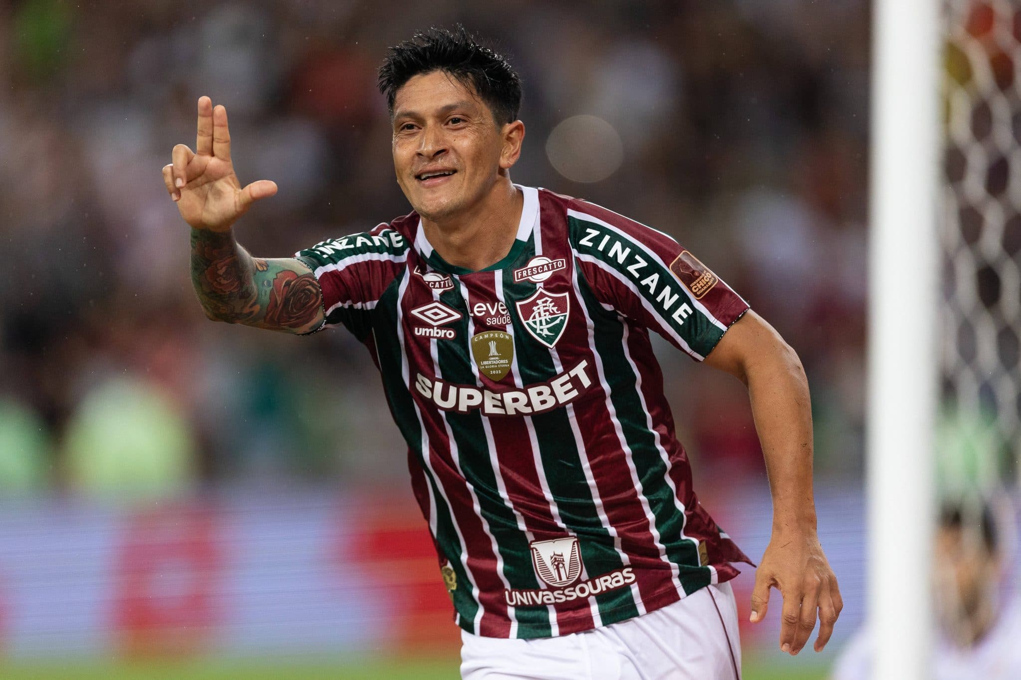 Cano celebra gol pelo Fluminense