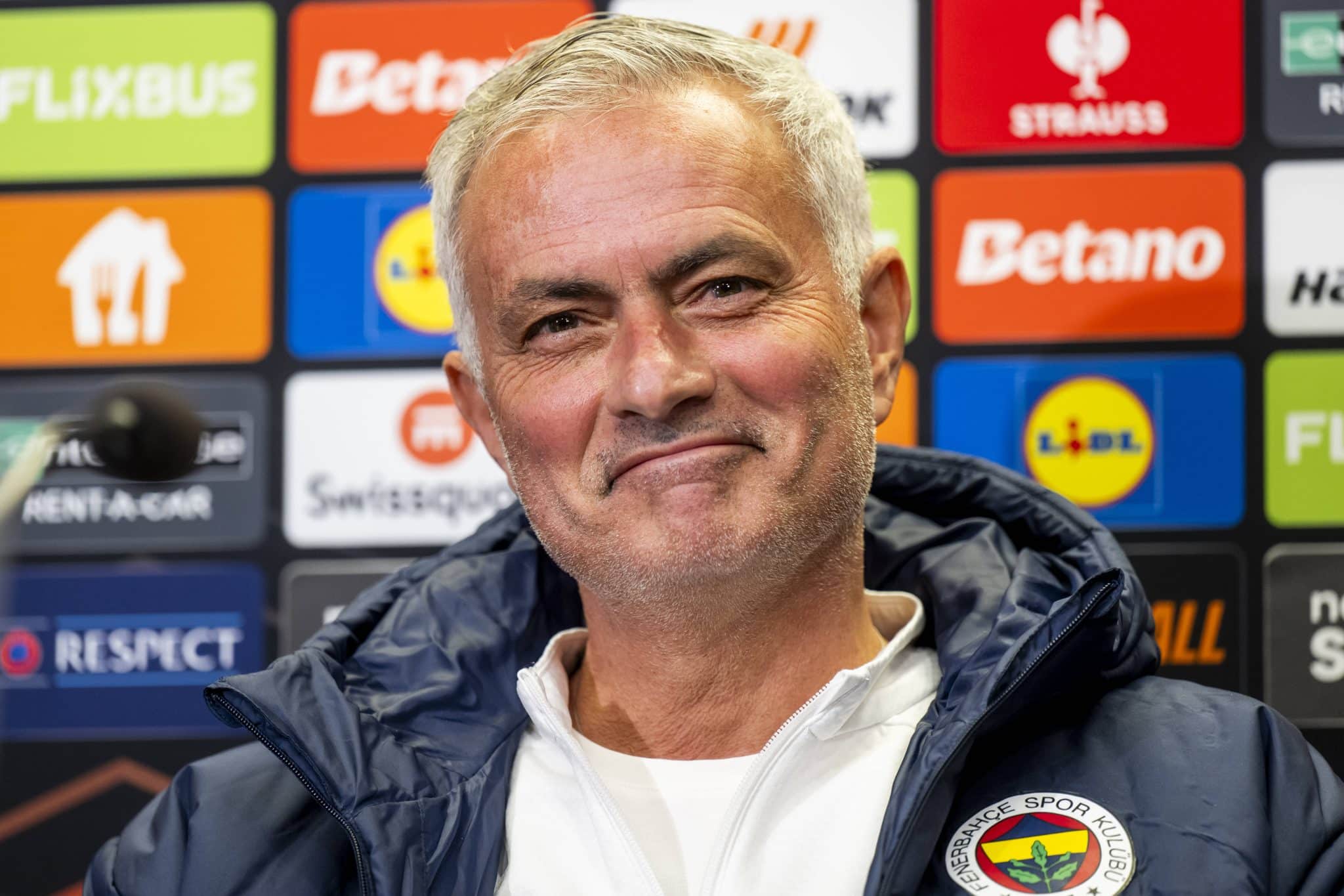 Jos&eacute; Mourinho, t&eacute;cnico do Fenerbah&ccedil;e