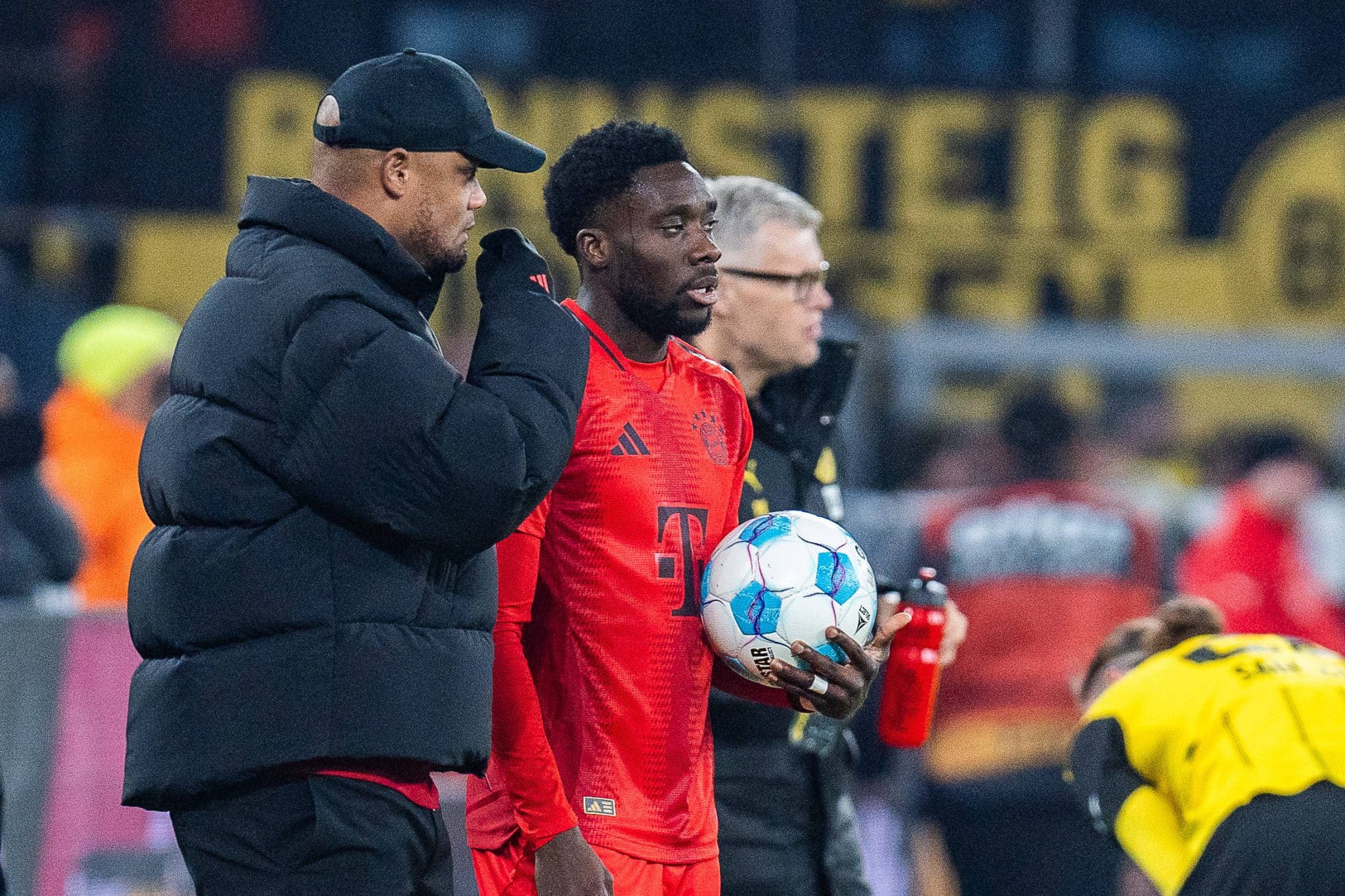 Vincent Kompany e Alphonso Davies pelo Bayern Foto: (Imago)