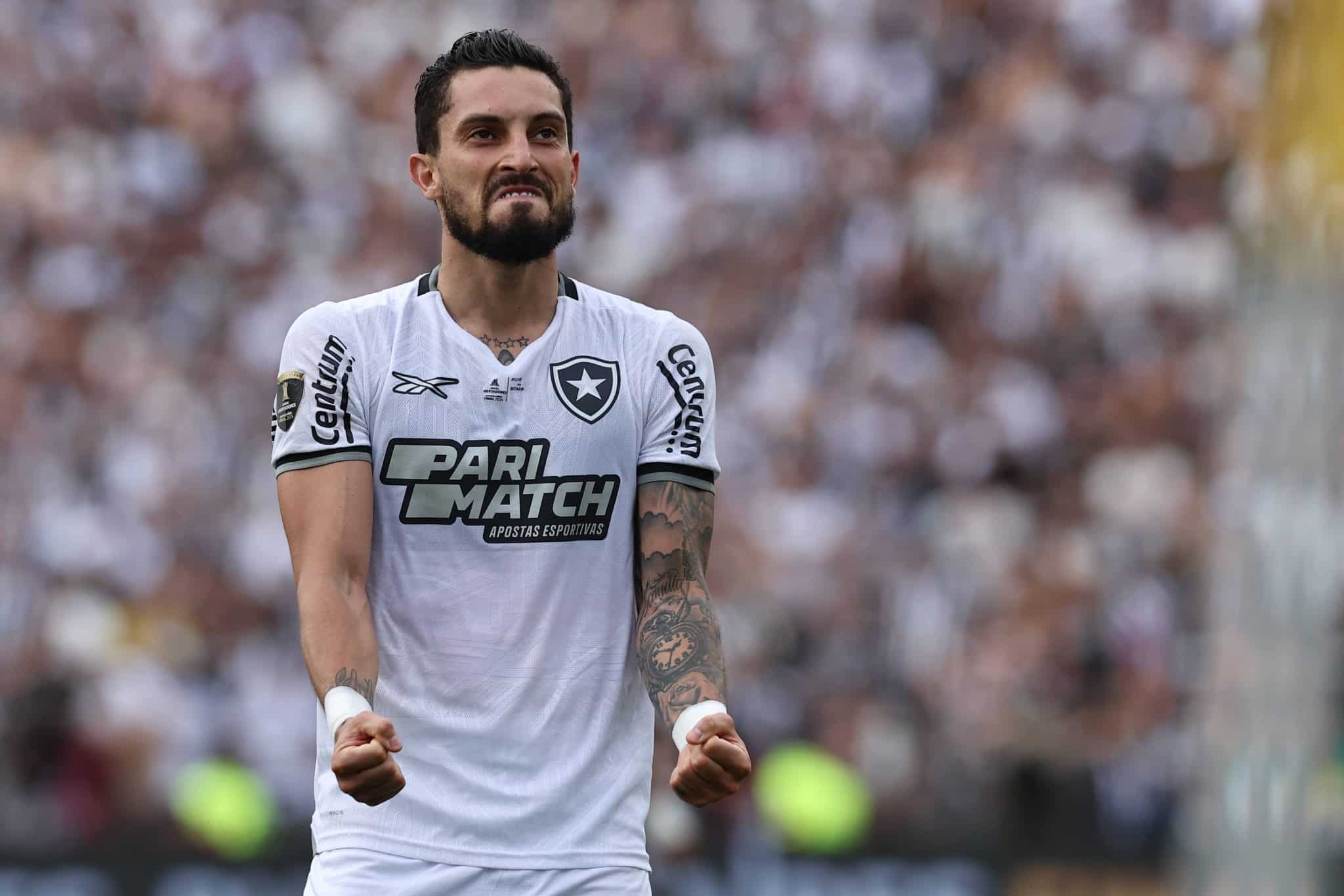 Alex Telles foi um dos titulares que chegou ao Botafogo no meio de 2024 (Foto: Imago)