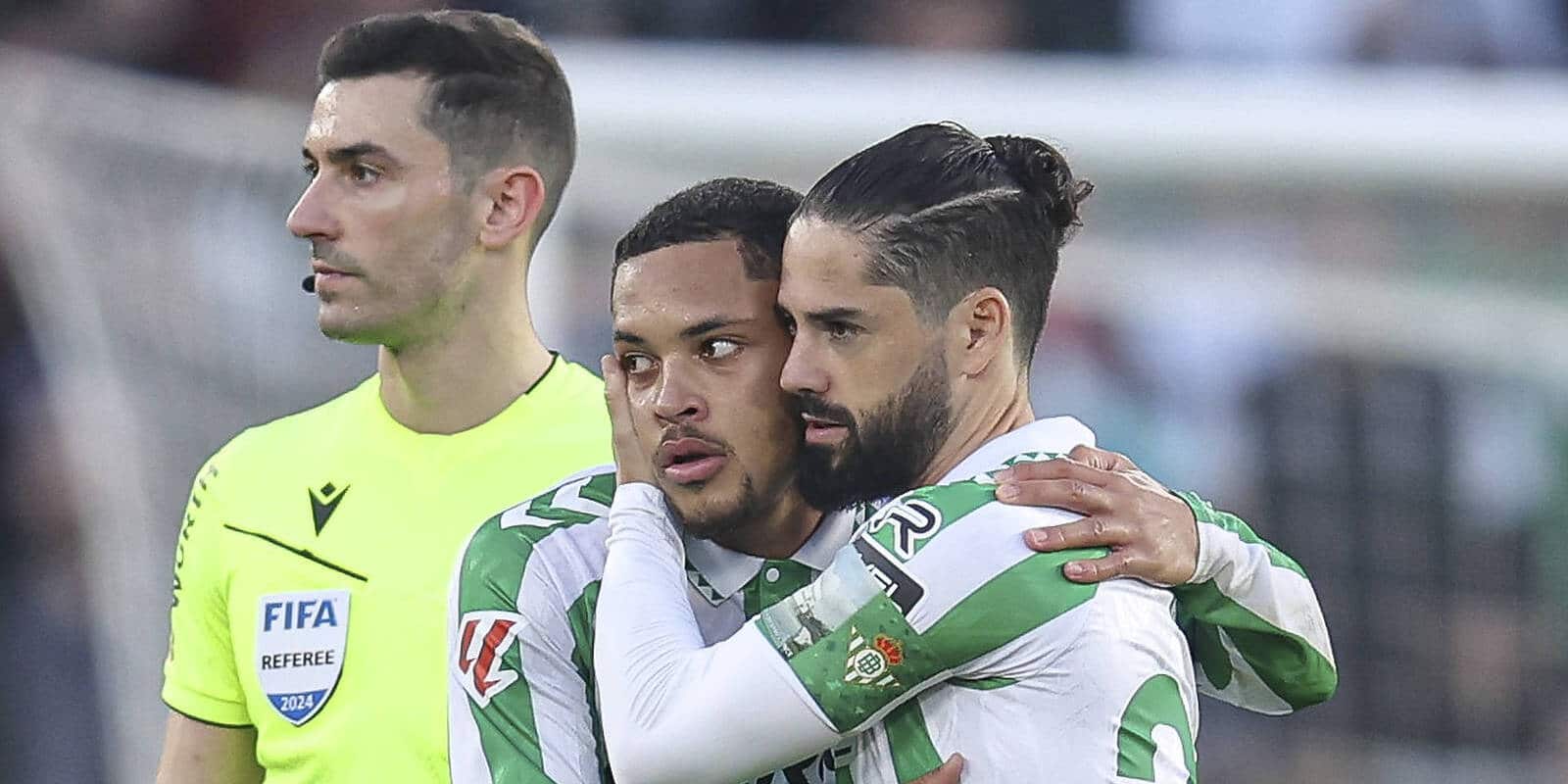 Vitor Roque perde gol inacredit&aacute;vel e ex-Real Madrid salva o Betis