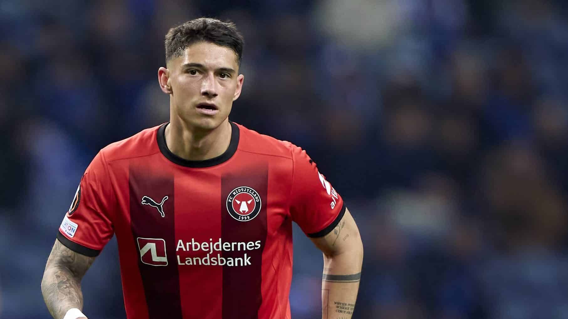 O que Emiliano Mart&iacute;nez, 3&ordm; refor&ccedil;o de 2025, pode acrescentar ao Palmeiras