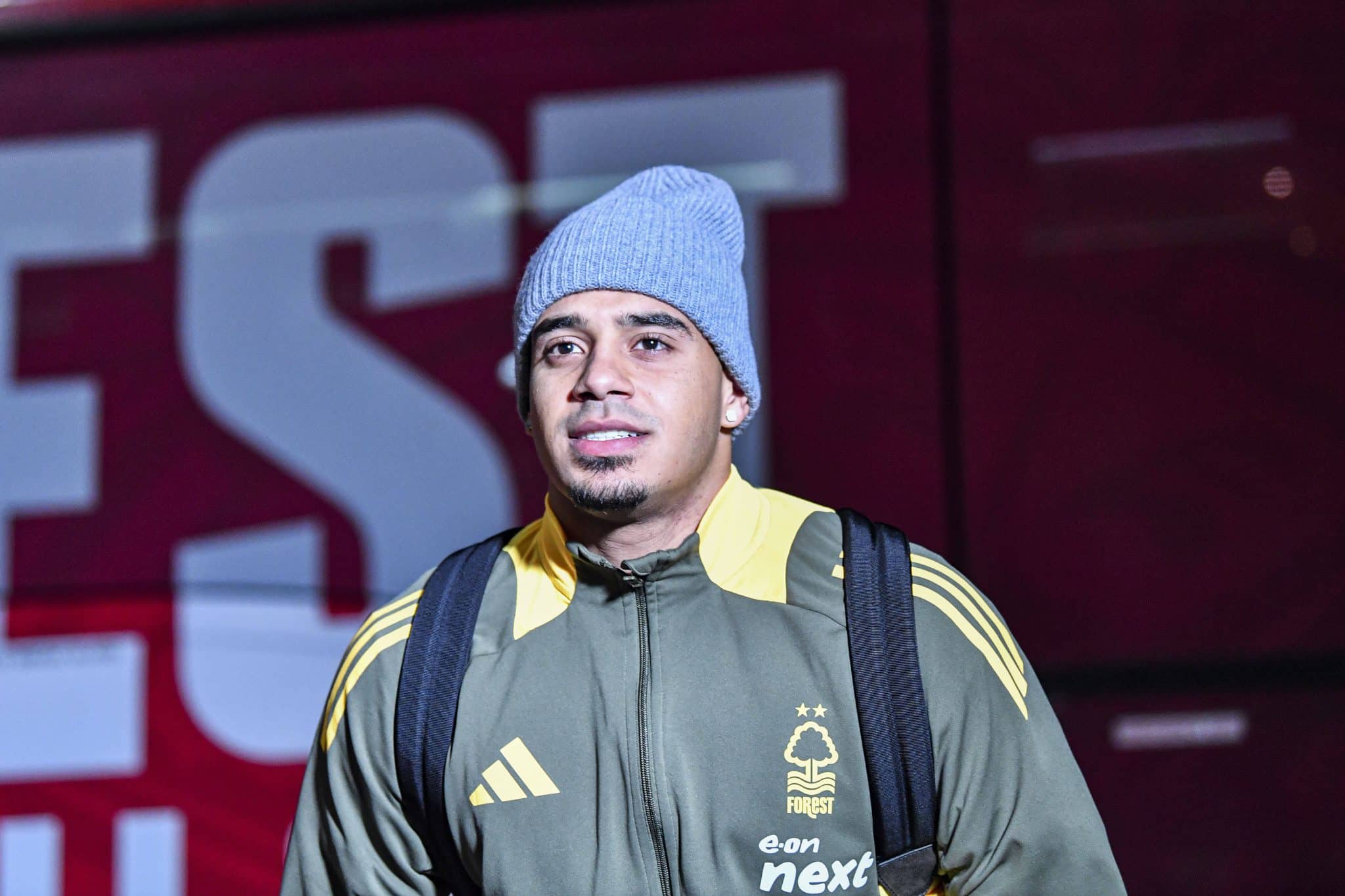 Forest tenta renovar com Murillo, mas precisar&aacute; superar entrave para blindar zagueiro