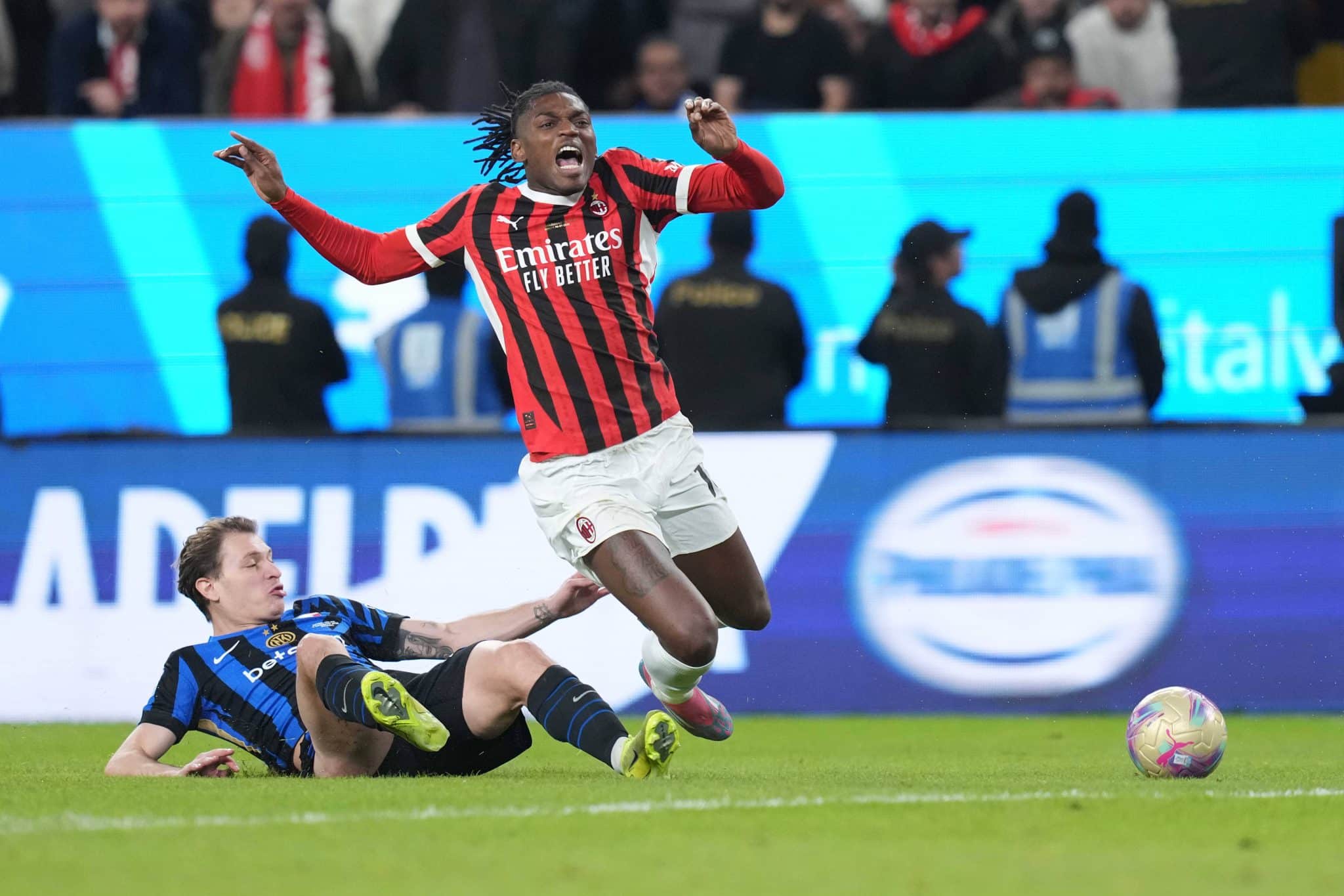 T&iacute;tulo do Milan sobre a Inter explica a vit&oacute;ria de astro em &lsquo;guerra&rsquo; nos vesti&aacute;rios