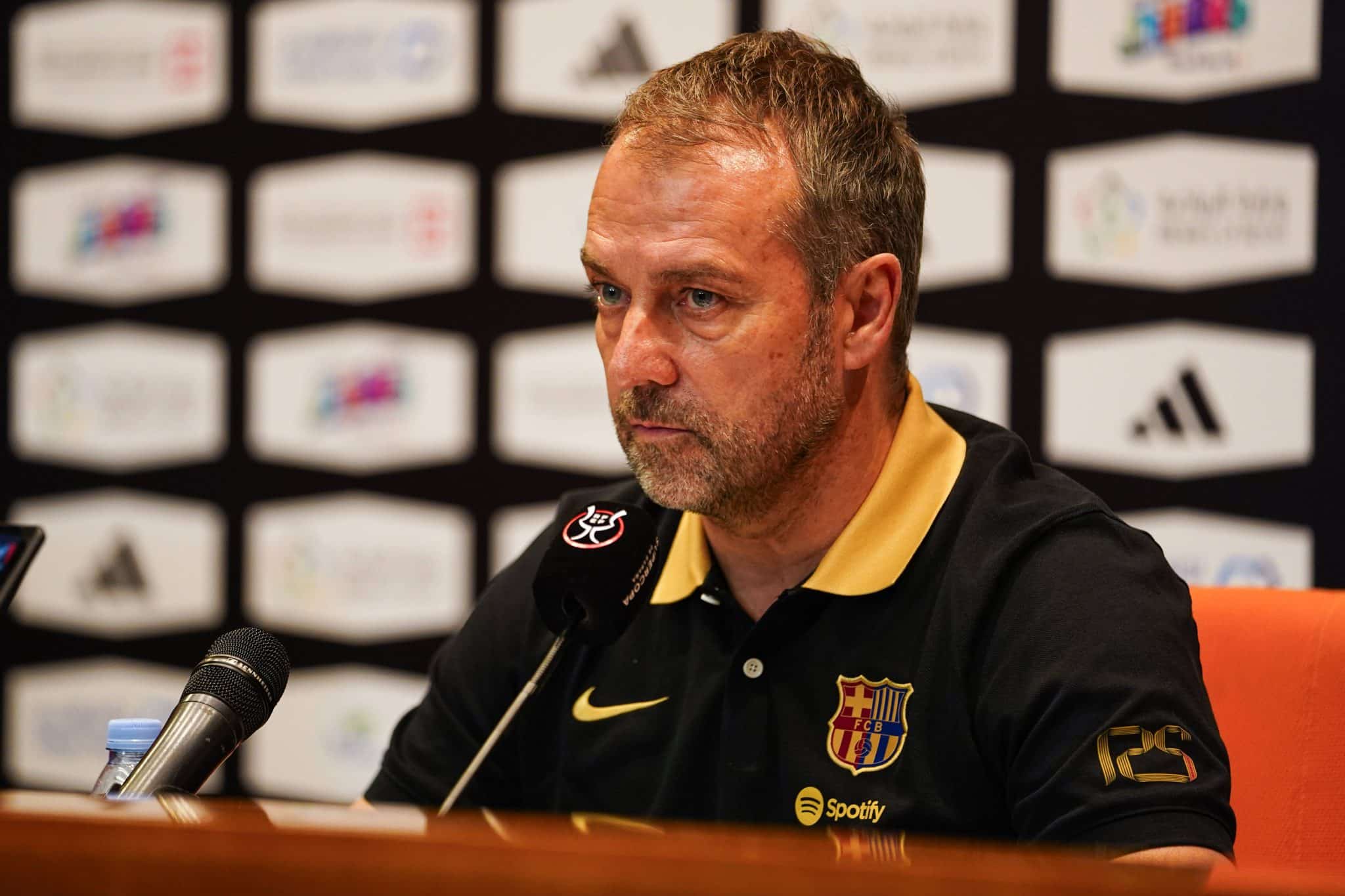 Mesmo em plena crise financeira, Barcelona recusa R$ 218 milh&otilde;es por defensor