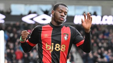 Quem &eacute; o atacante que deu baile em Murillo e castigou a sensa&ccedil;&atilde;o da Premier League