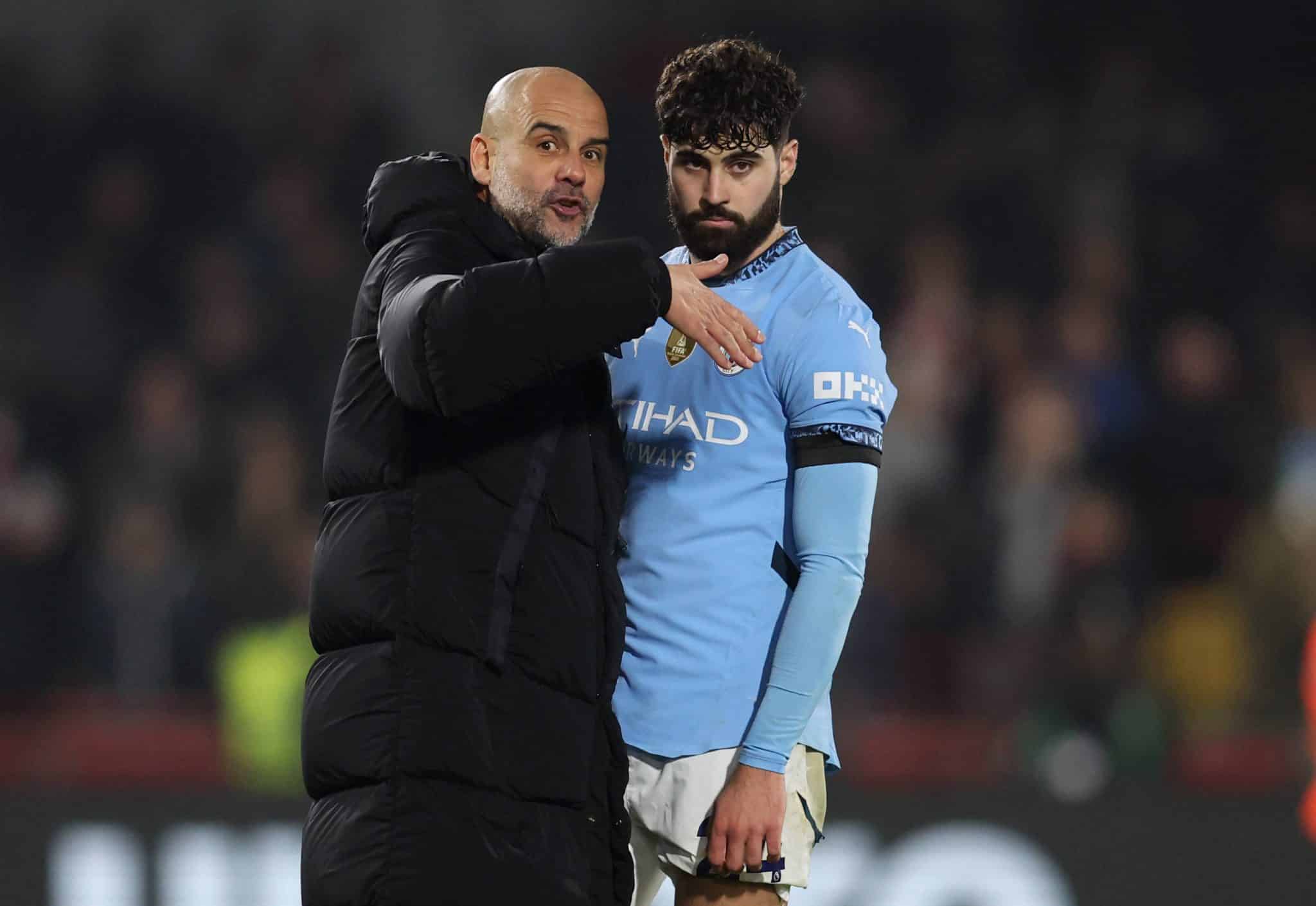Guardiola conversa com Gvardiol ap&oacute;s a partida (Foto: Imago)