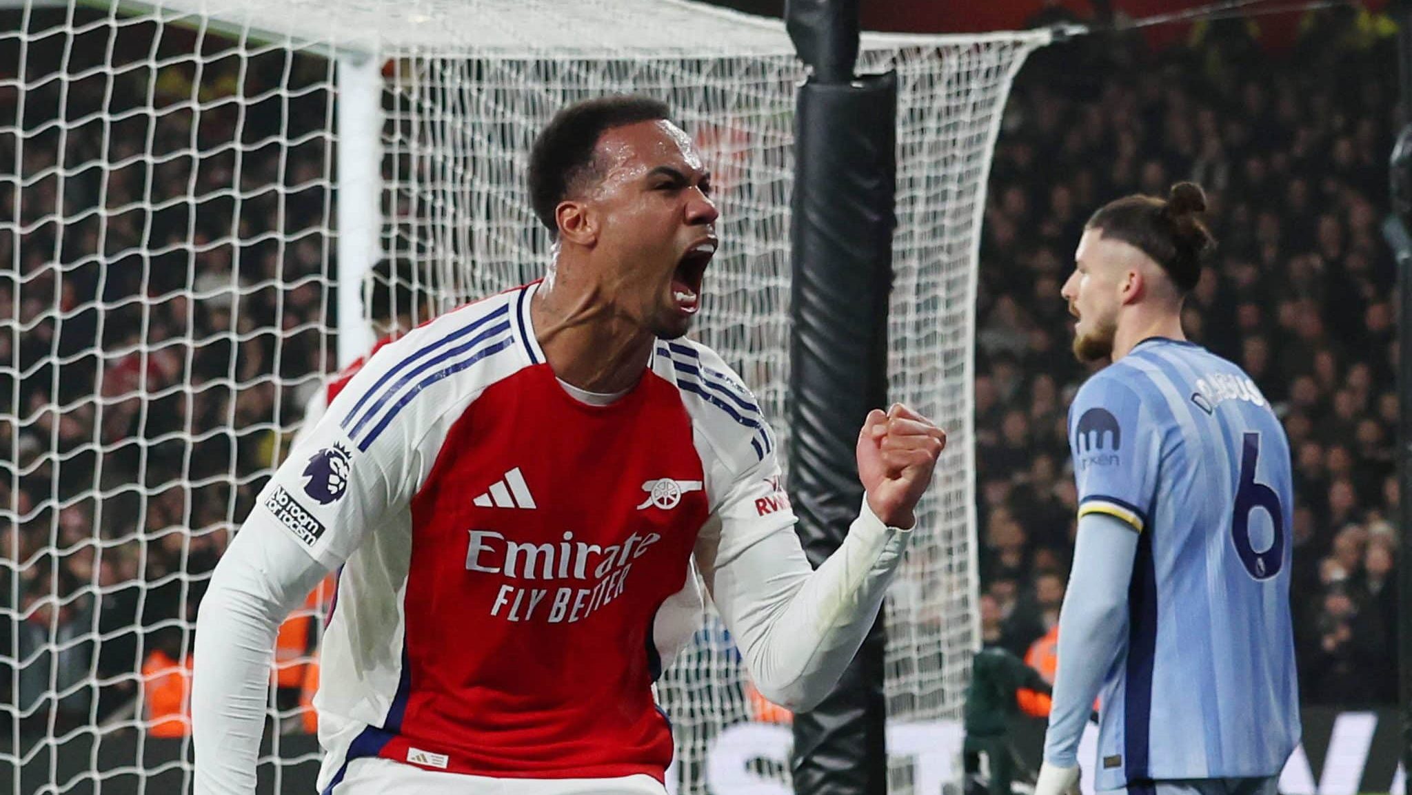 Gabriel Jesus &eacute; homenageado e Arsenal bota t&eacute;cnico do Tottenham na corda bamba