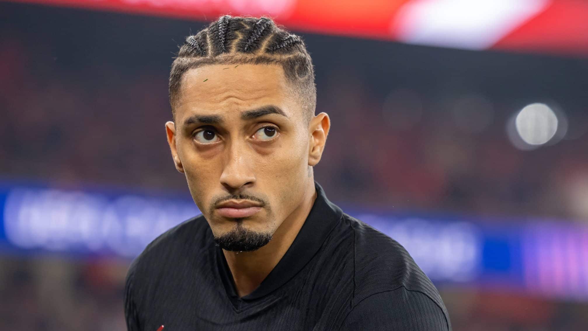 Esposa de Raphinha denuncia ataques racistas ap&oacute;s jogo contra o Benfica