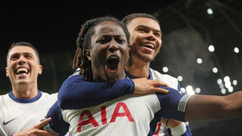 Três joias, três gols: base decide para o Tottenham e alivia pressão sobre Postecoglou