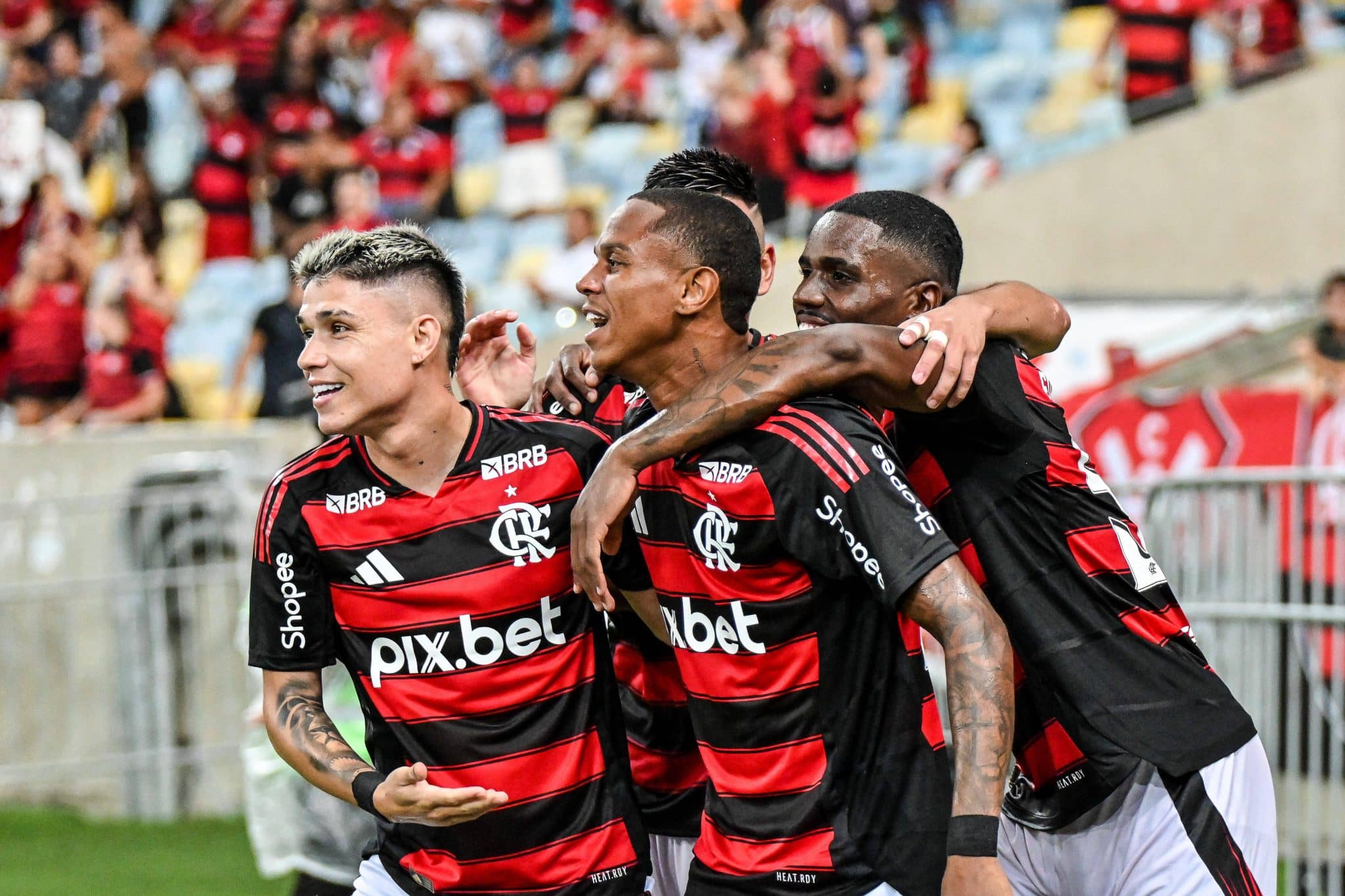 Jogadores do Flamengo celebram gol no Maracan&atilde; 