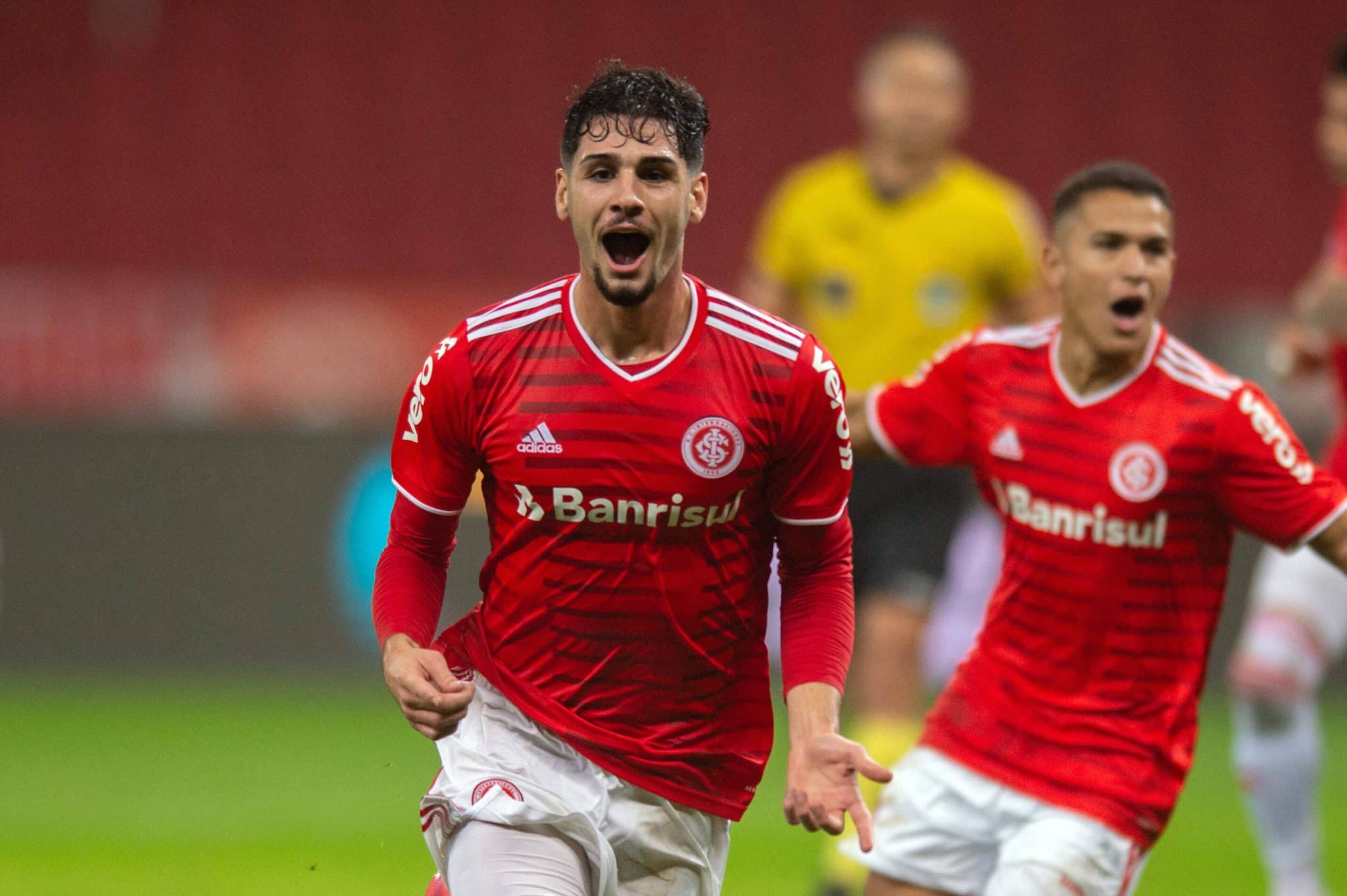Johnny celebra gol pelo Internacional 