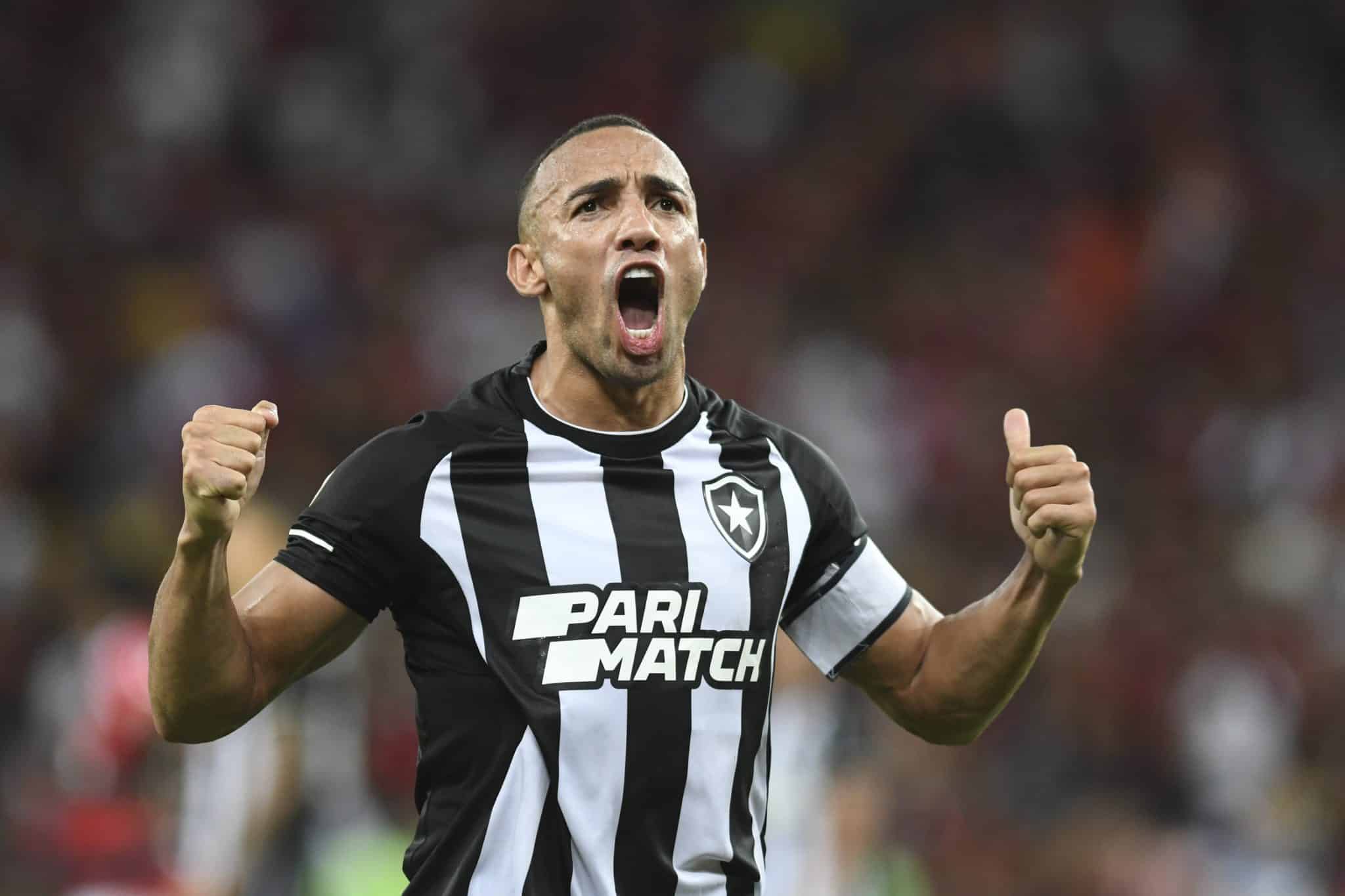 Mar&ccedil;al faz longo desabafo e acusa diretoria do Botafogo de mentir em caso de premia&ccedil;&atilde;o