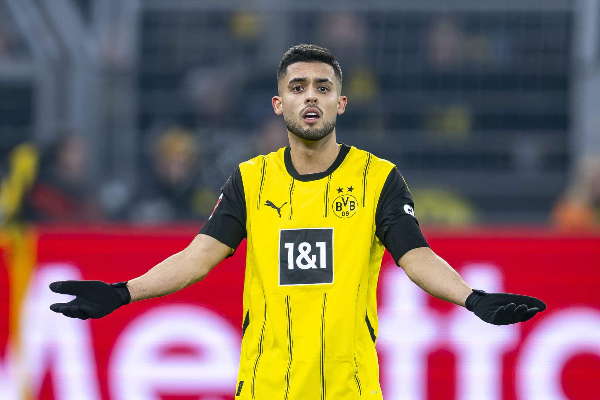 Yan Couto vive &lsquo;montanha-russa&rsquo; e &eacute; vil&atilde;o em derrota do Borussia para o Leverkusen