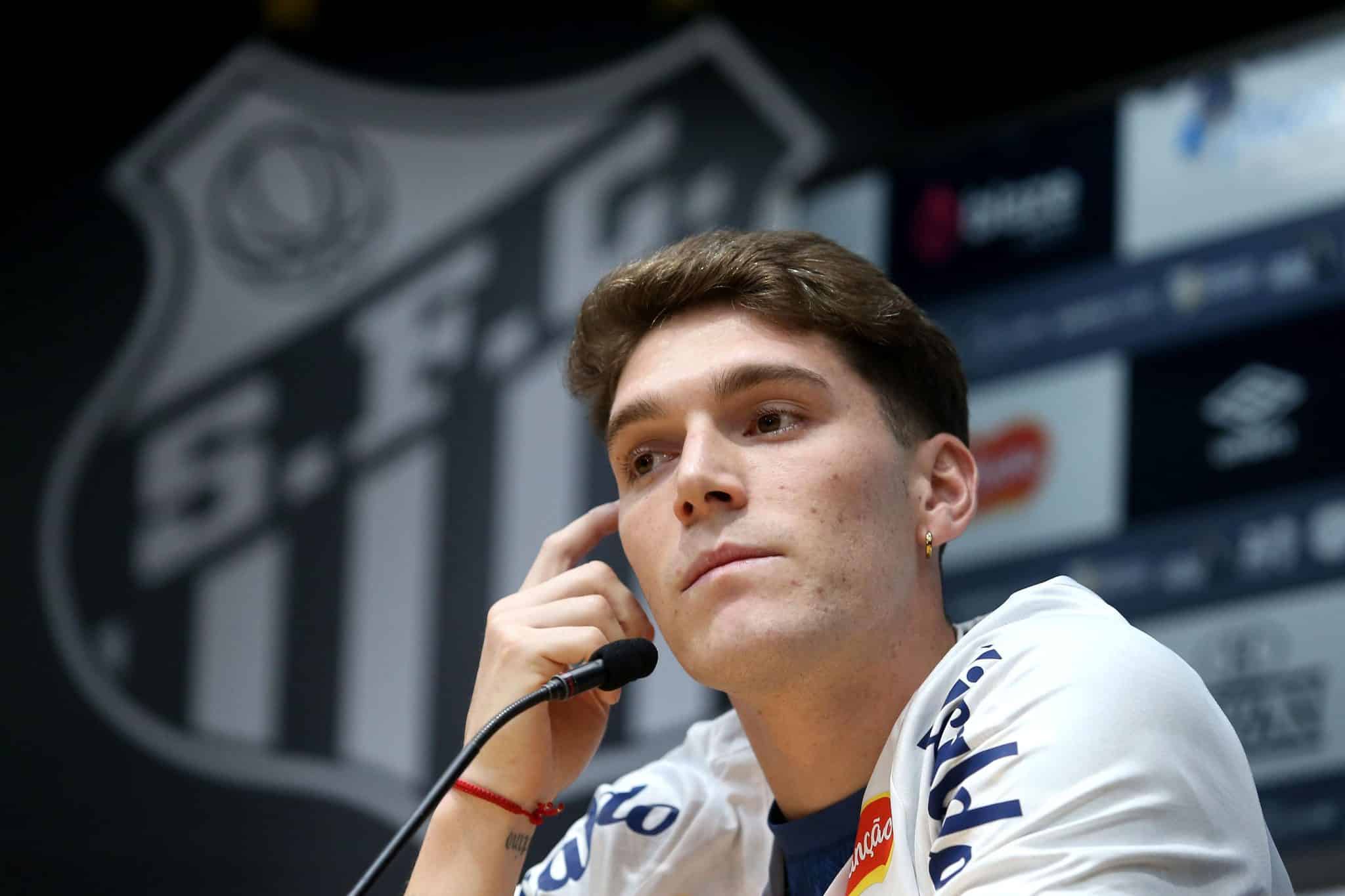 Planejamento confuso do Botafogo foi decisivo para Rollheiser escolher o Santos