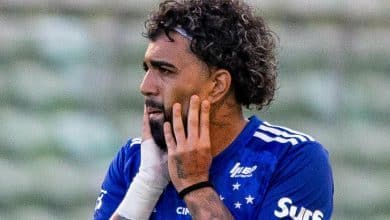 Badalado Cruzeiro d&aacute; vexame nos p&ecirc;naltis e &eacute; eliminado do Campeonato Mineiro