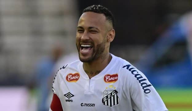 &Agrave; vontade no Santos, Neymar faz gol ol&iacute;mpico e d&aacute; duas assist&ecirc;ncias em 33 minutos