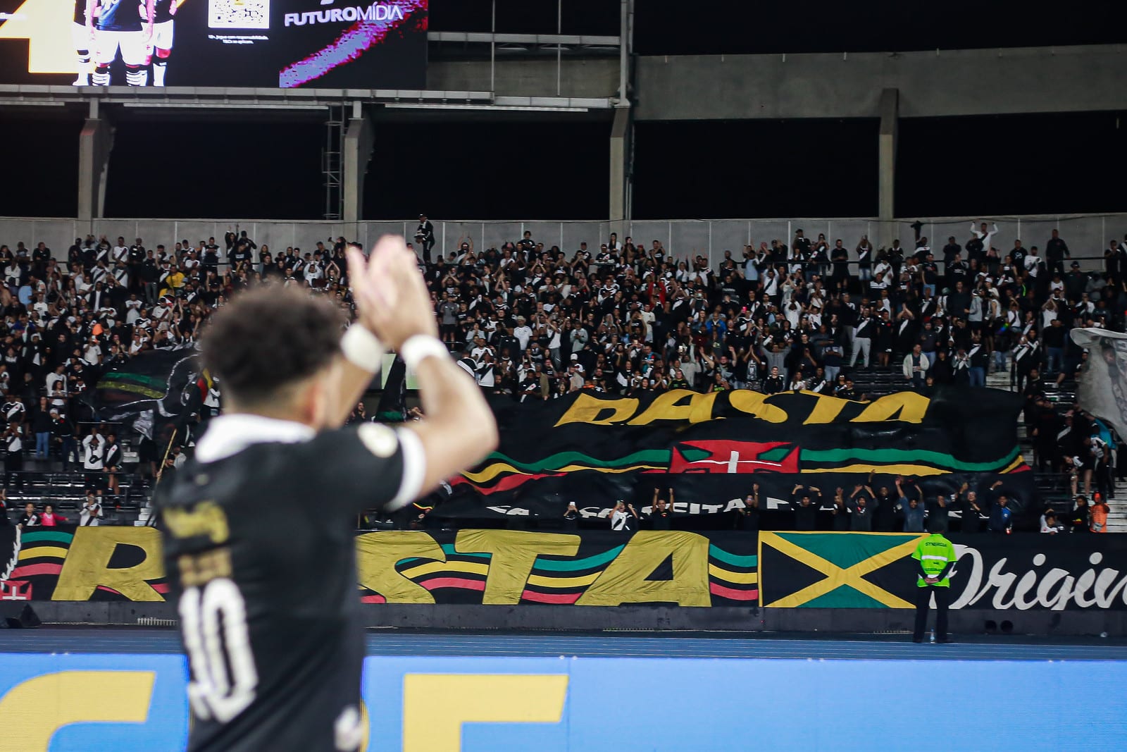 Em 2024, o Vasco venceu dois dos tr&ecirc;s jogos que fez no Nilton Santos (Foto: Matheus Lima/Vasco)